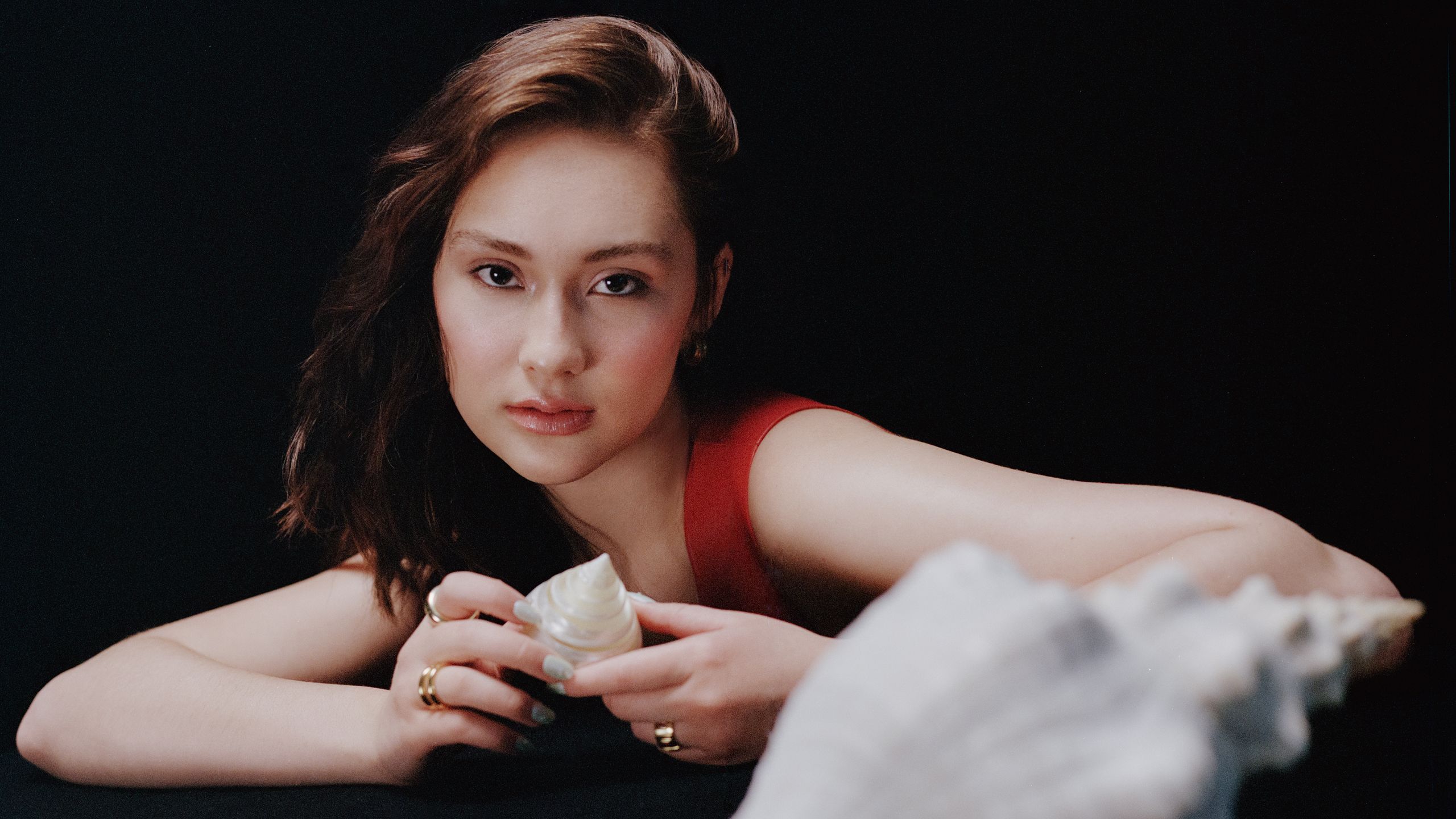 2560x1440 The Summer I Turned Pretty Star Lola Tung on Life Beyond Belly, Fame, and Growing Up