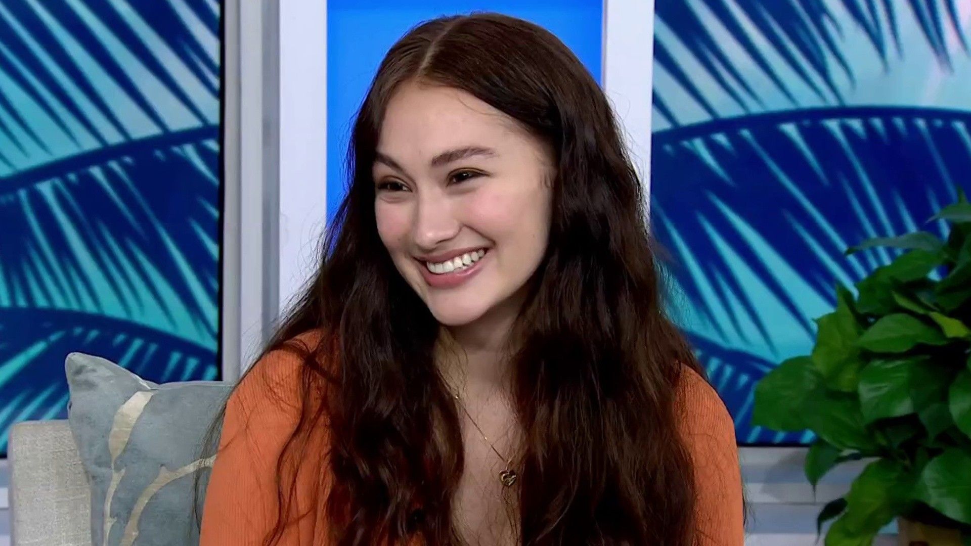 1920x1080 Lola Tung talks leaving college for ‘The Summer I Turned Pretty’