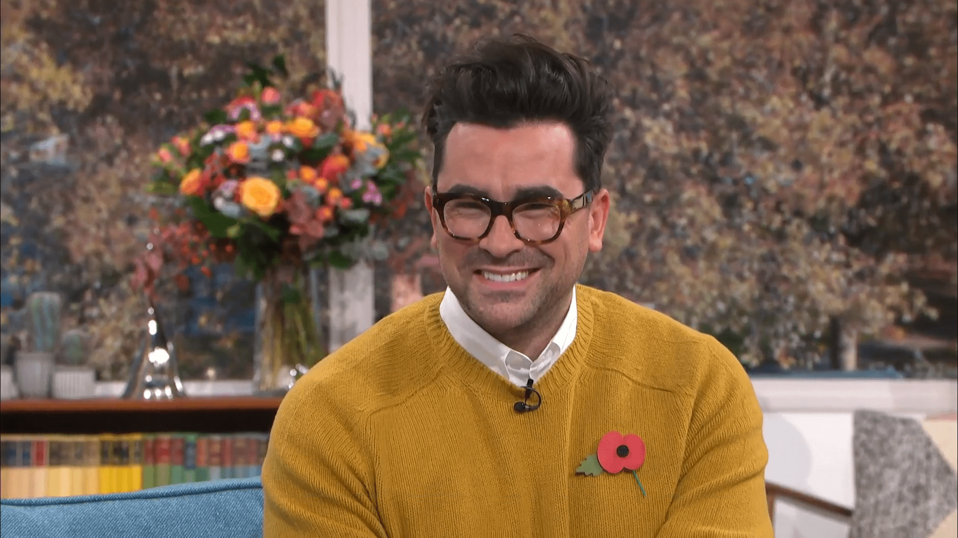 1920x1080 Schitt's Creek star Dan Levy is here. with the perfect gift for any super fan!