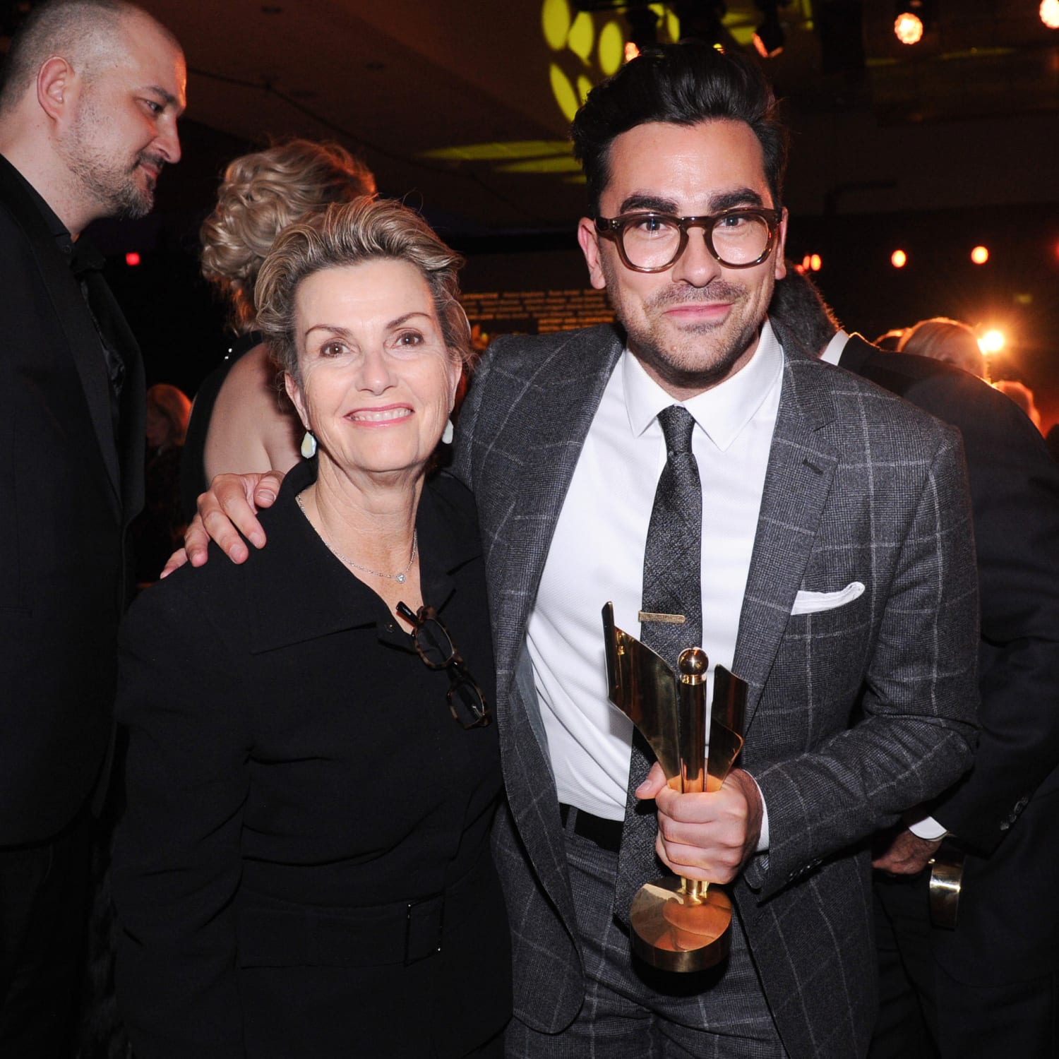 1500x1500 Dan Levy's mom calls out his childhood bullies ahead of 'SNL' debut