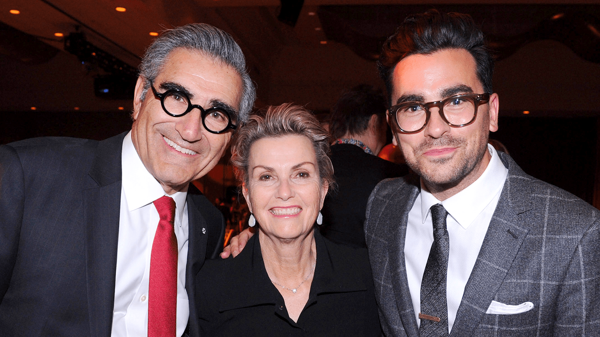 1920x1080 How Dan Levy was surprisingly overshadowed by his parents at his sister's wedding