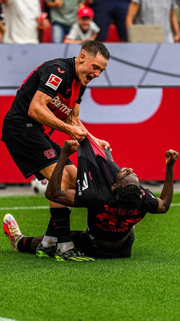 736x1308 Florian Wirtz and Jeremie Frimpong