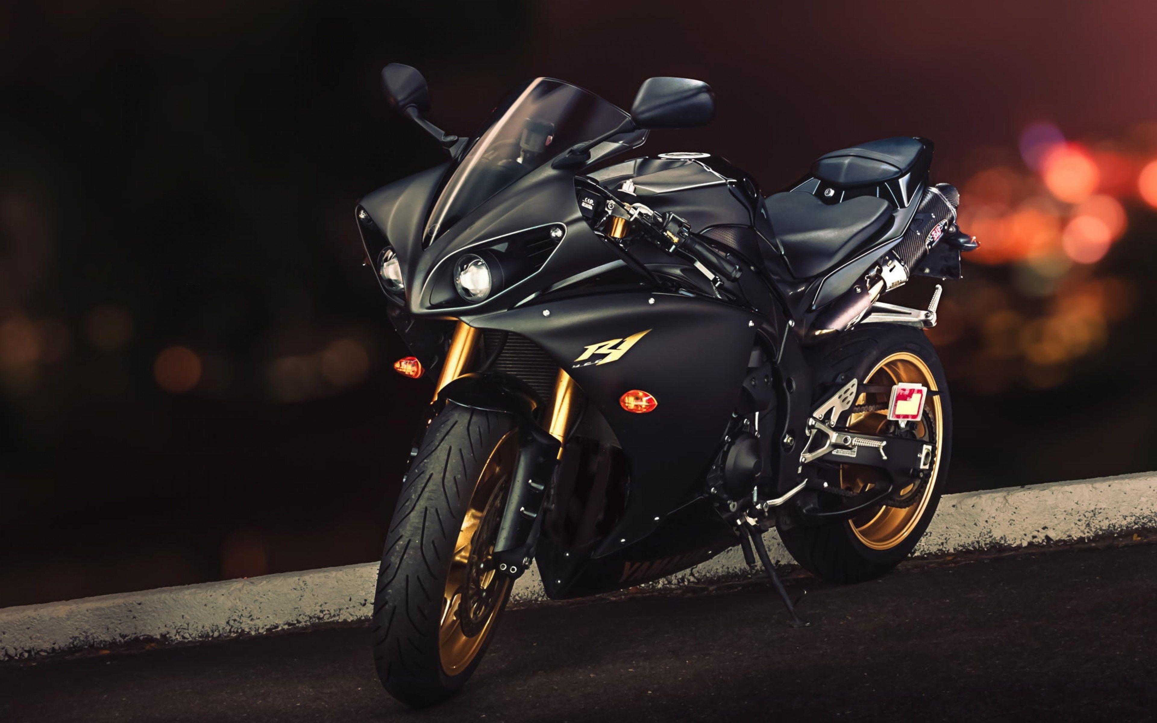 3840x2400 Yamaha YZF R1M Supersport Motorcycle Wallpaper