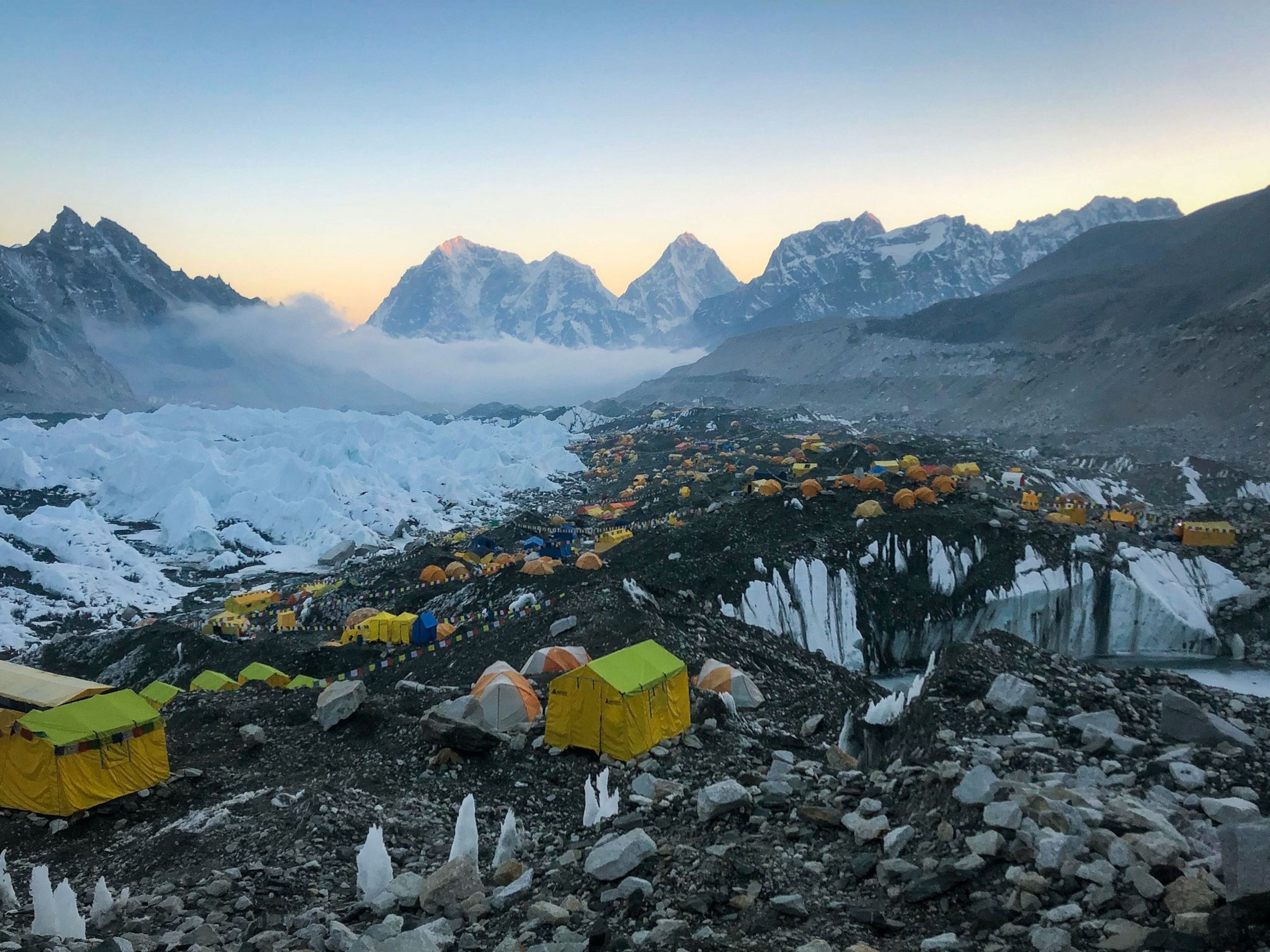 3072x2304 Take a tour of Everest Base Camp