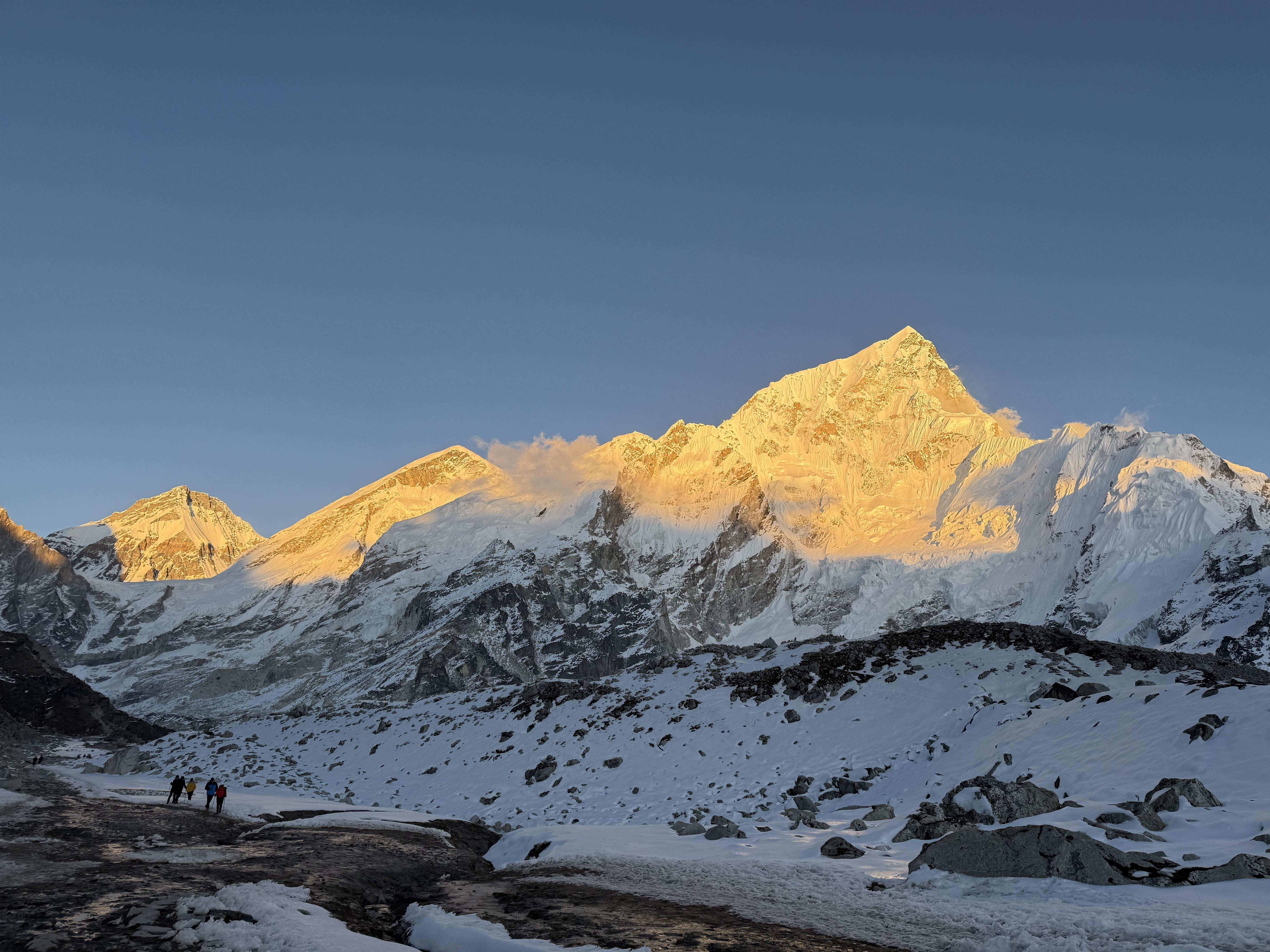 5712x4284 I Turned 27 At Everest Base Camp. Solo. Under A Sky Full Of Stars : R SoloTravel_India