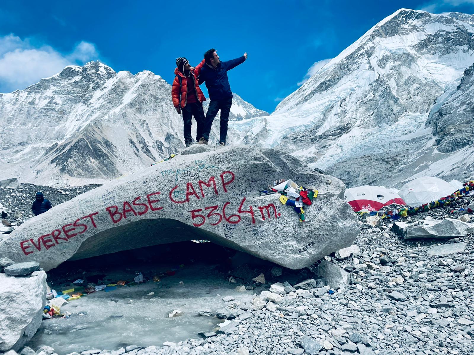 1600x1200 Mt. Everest Base Camp (364m.) side of Everest, Nepal