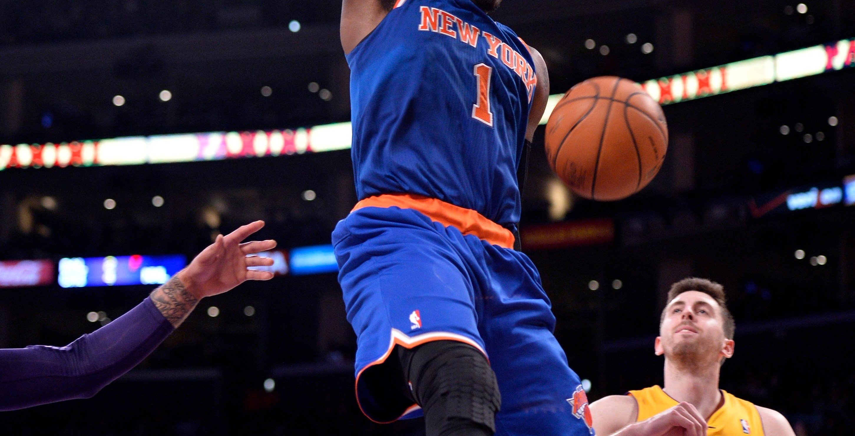 2903x1480 Kickin' it to the Curb: Amar'e Stoudemire. Posting and Toasting