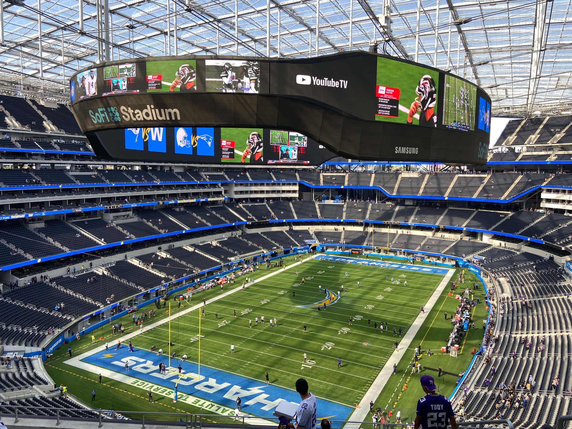 1920x1440 Download A picture perfect view of Sofi Stadium under the Los Angeles sky
