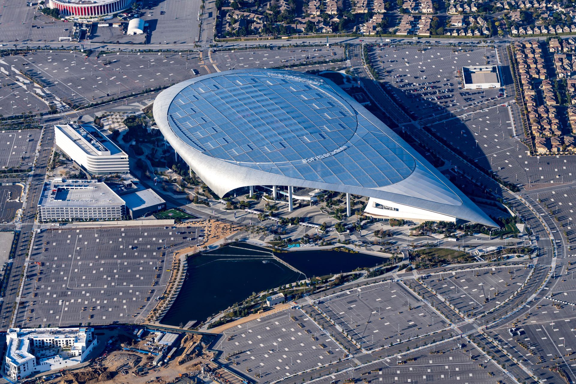 1920x1280 SoFi Stadium (Overall Building Architecture)