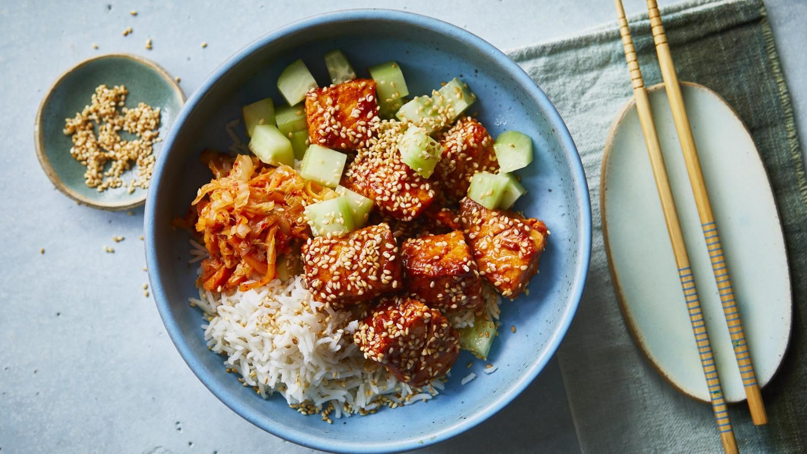 1600x900 Salmon poke bowls