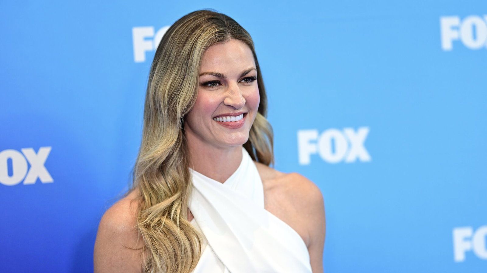 1600x900 Erin Andrews Gets Emotional as Dad Recalls Her Fortitude