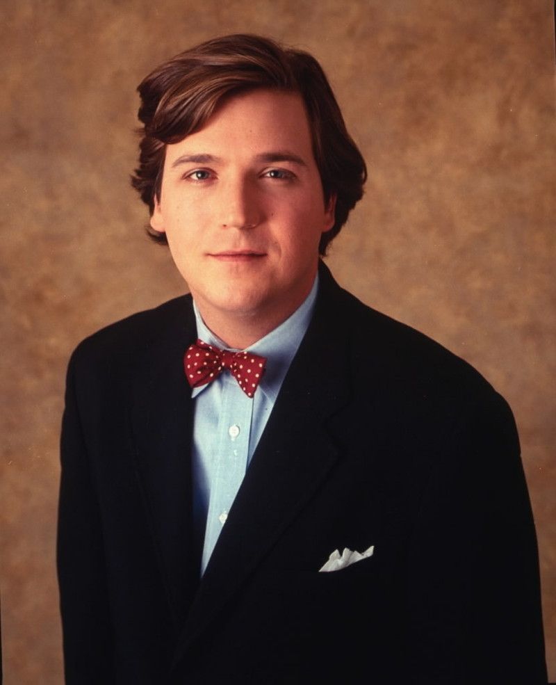 800x985 Tucker Carlson Wallpaper