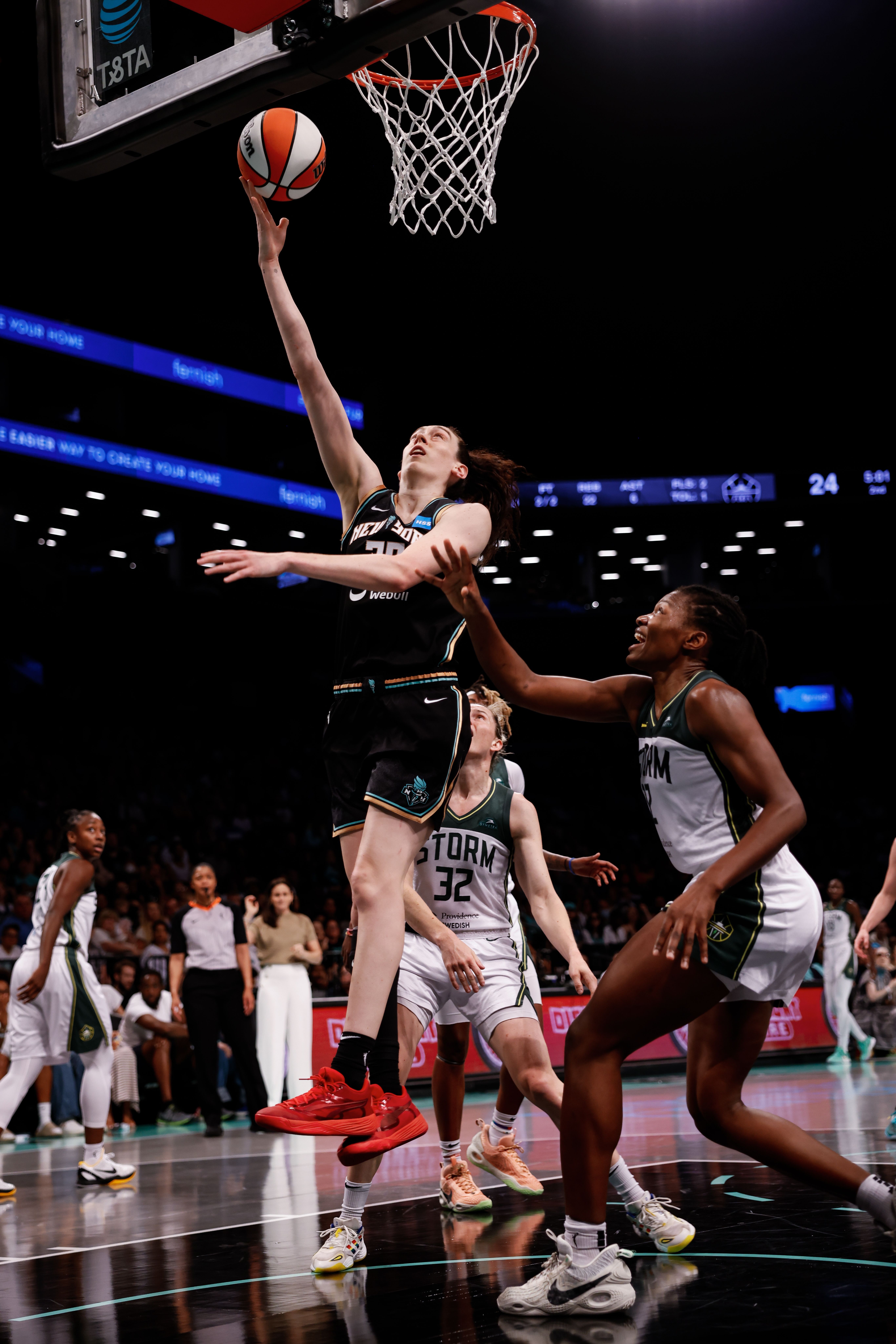5464x8192 Sabrina Ionescu, Breanna Stewart propel Liberty past Storm