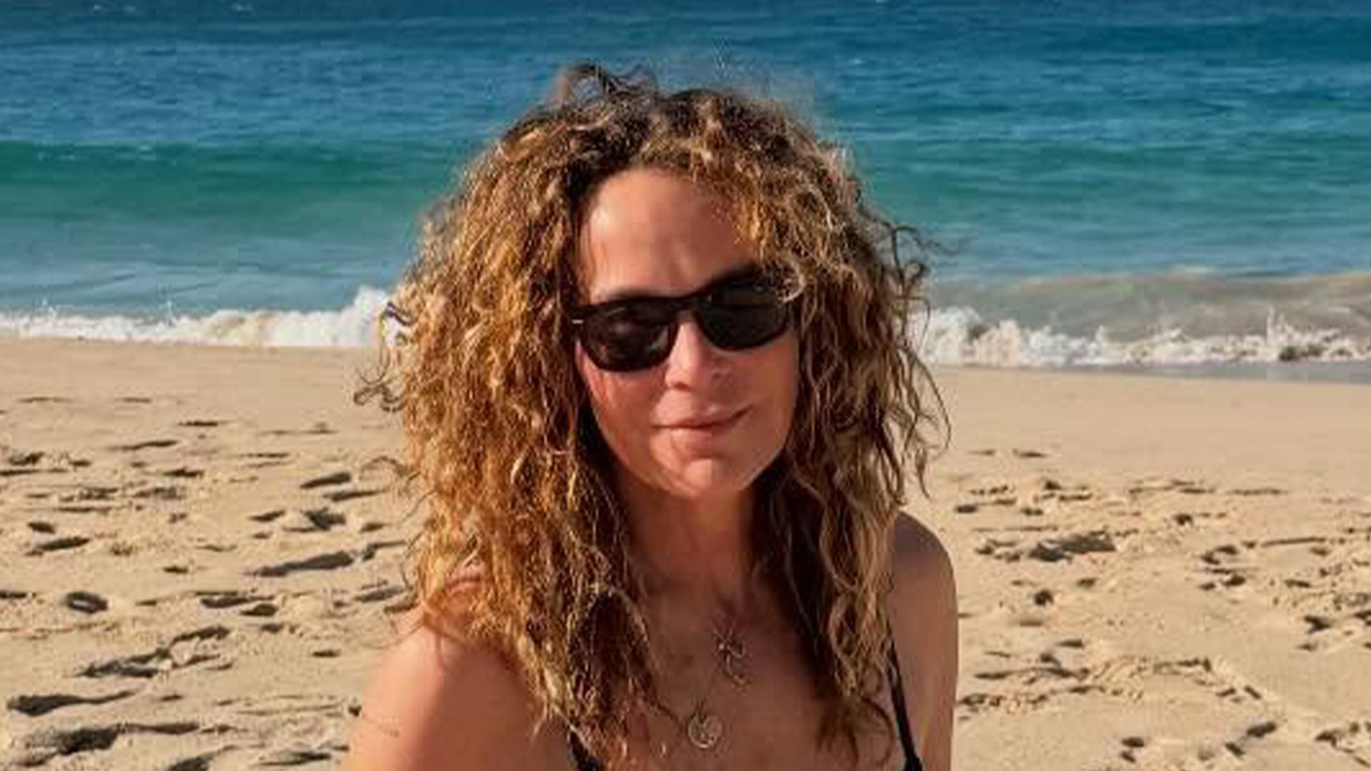 1920x1080 Dirty Dancing icon Jennifer Grey, looks ageless in a black bikini on 'girls trip' with Michael J Fox's wife Tracy