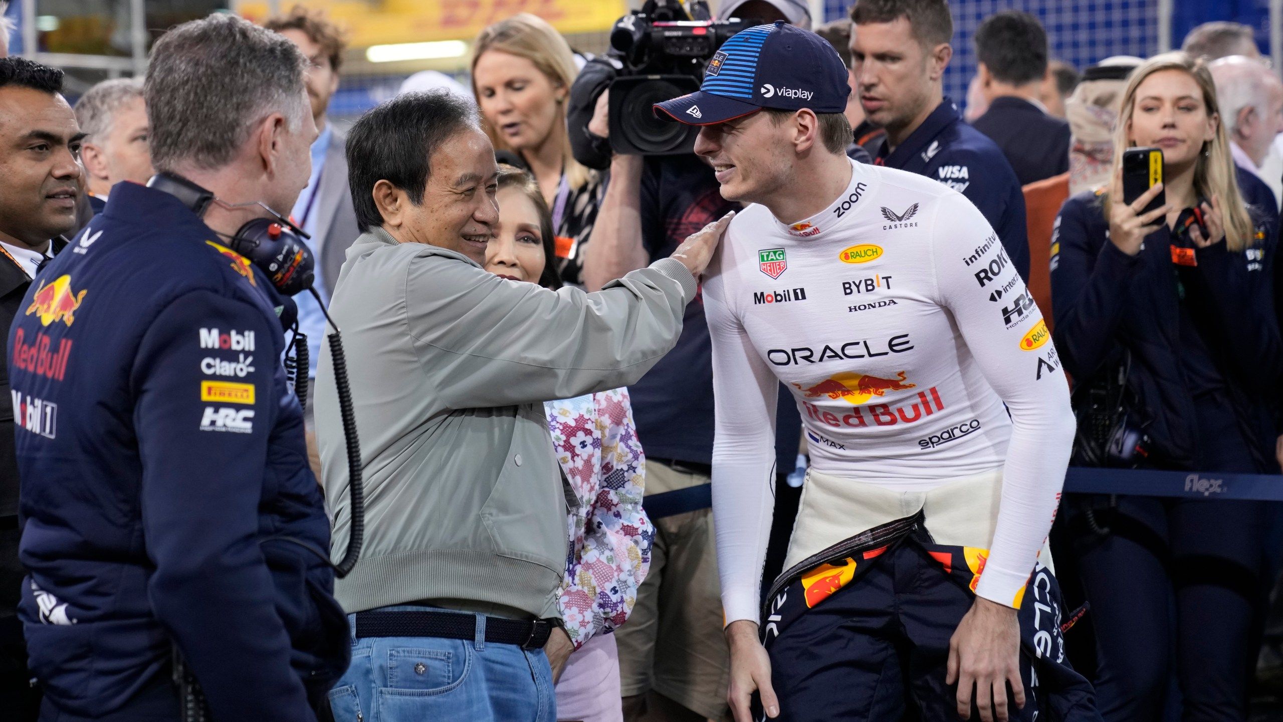2560x1440 Column: Horner dodges through messy F1 opening amid leaked evidence, Verstappen's father, fan flames