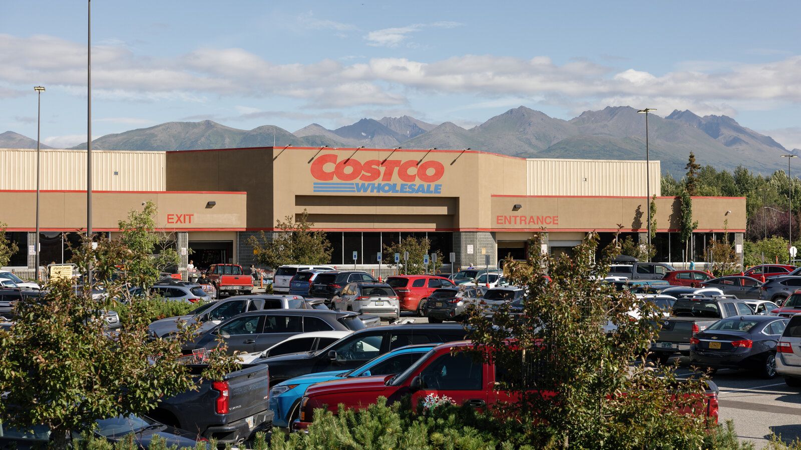 1600x900 At Costco, Shopping for Clues About Consumers