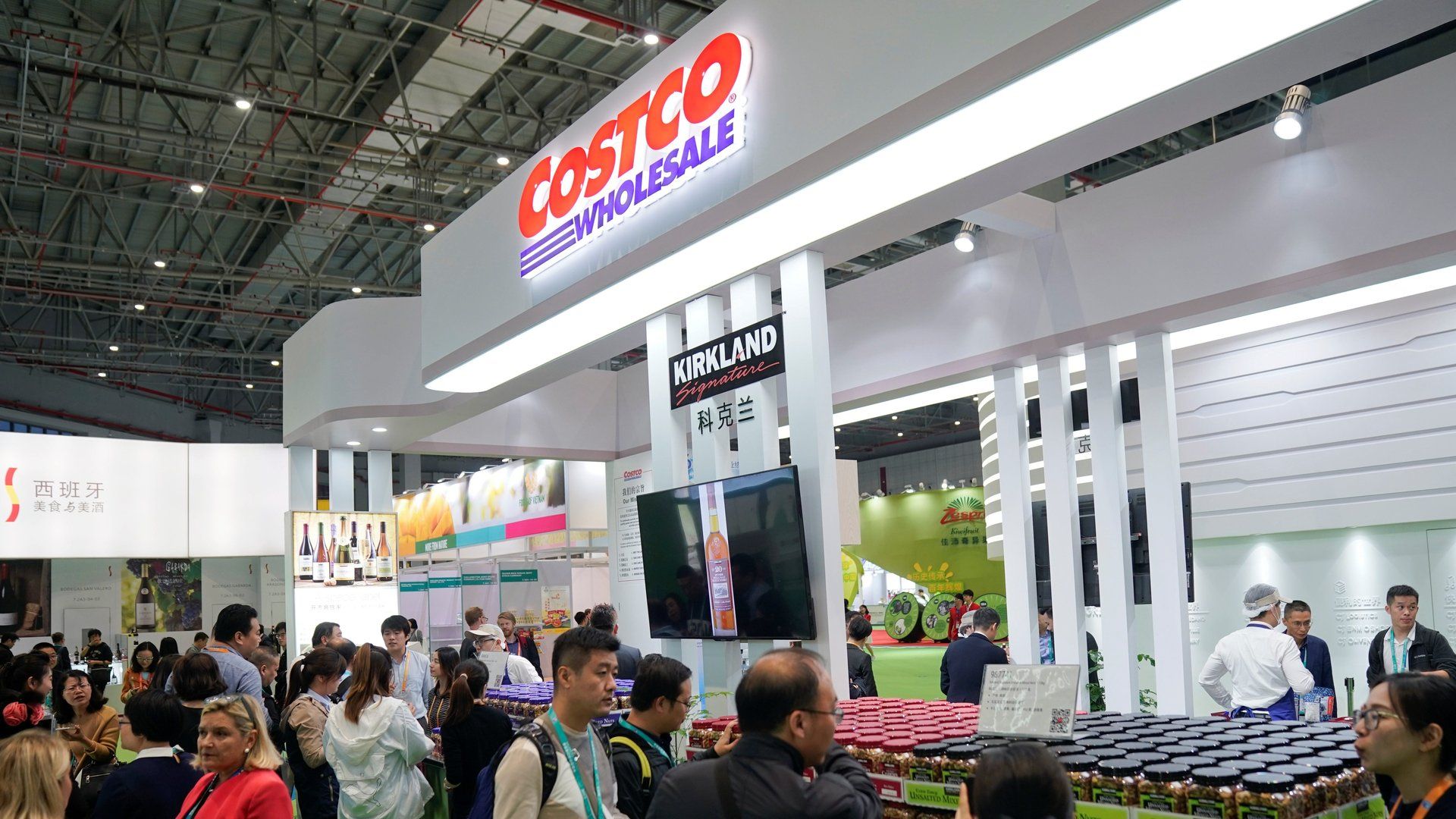 1920x1080 Here are the crazy scenes from Costco's opening day in China