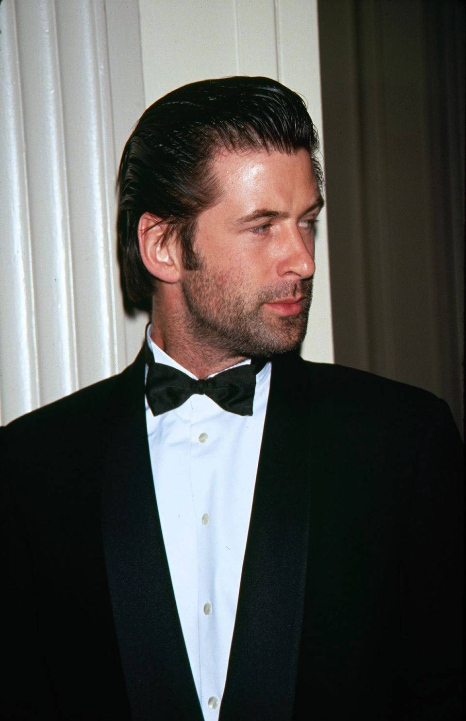 960x1486 Download Alec Baldwin Perfectly Beautiful Face Wallpaper