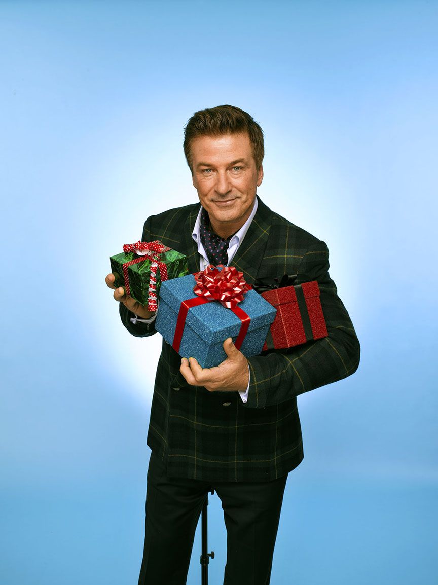 864x1154 Alec Baldwin Is Santa Claus