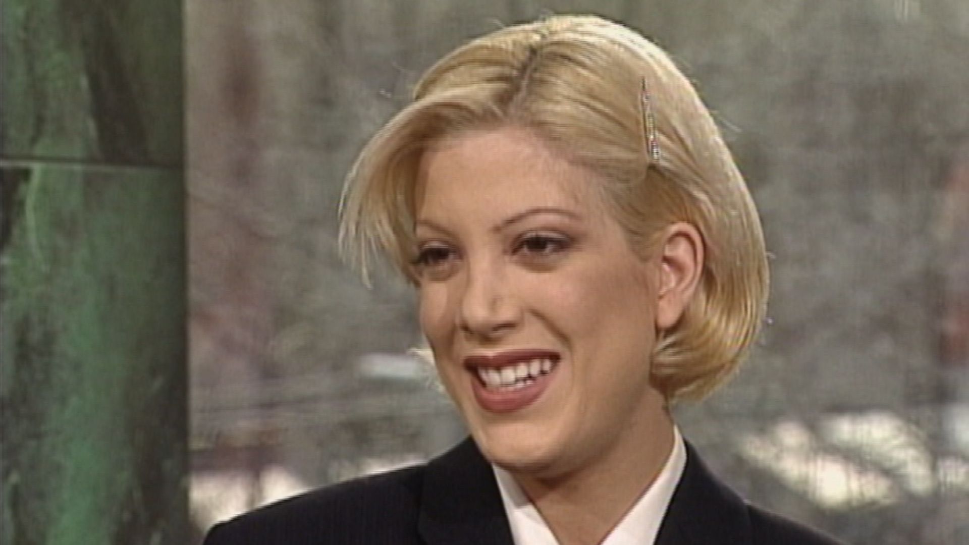 1920x1080 Flashback: Tori Spelling talks commitment to 'Beverly Hills, 90210' in 1995