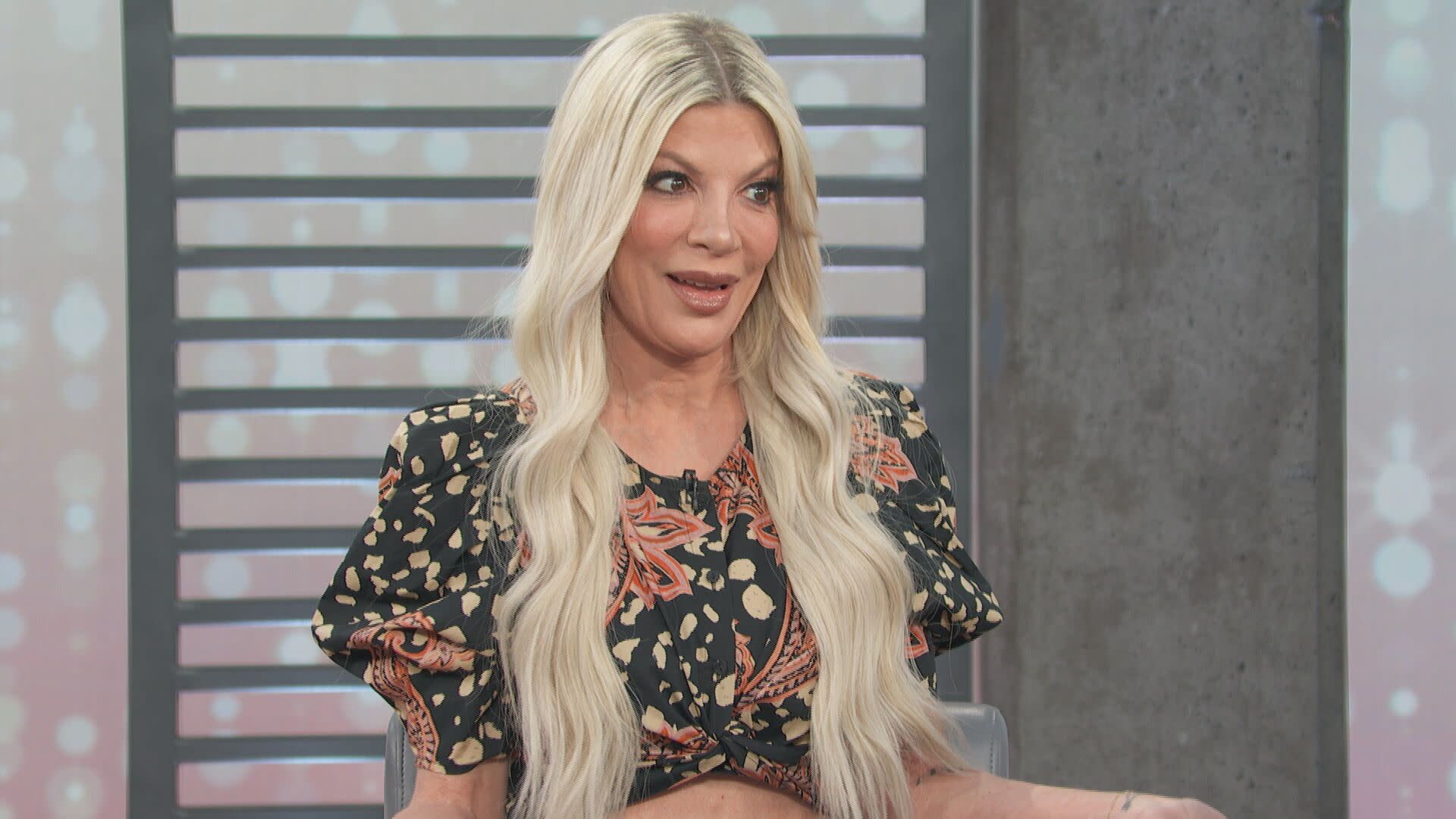 1920x1080 Tori Spelling Talks About Dustin Diamond Being Her First Onscreen Kiss On ‘Saved by the Bell’