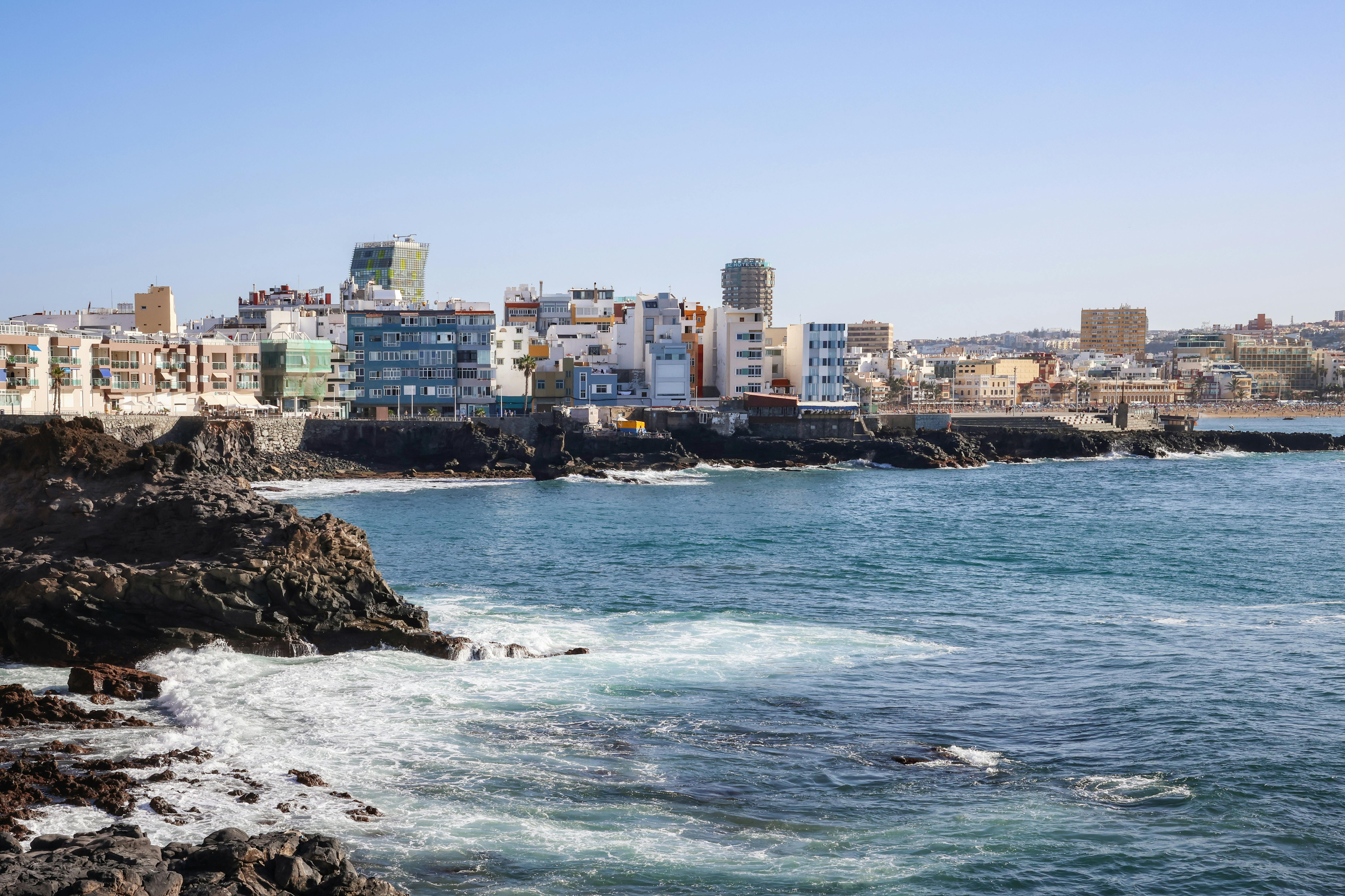 6960x4640 Coastal Cityscape of Las Palmas de Gran Canaria · Free