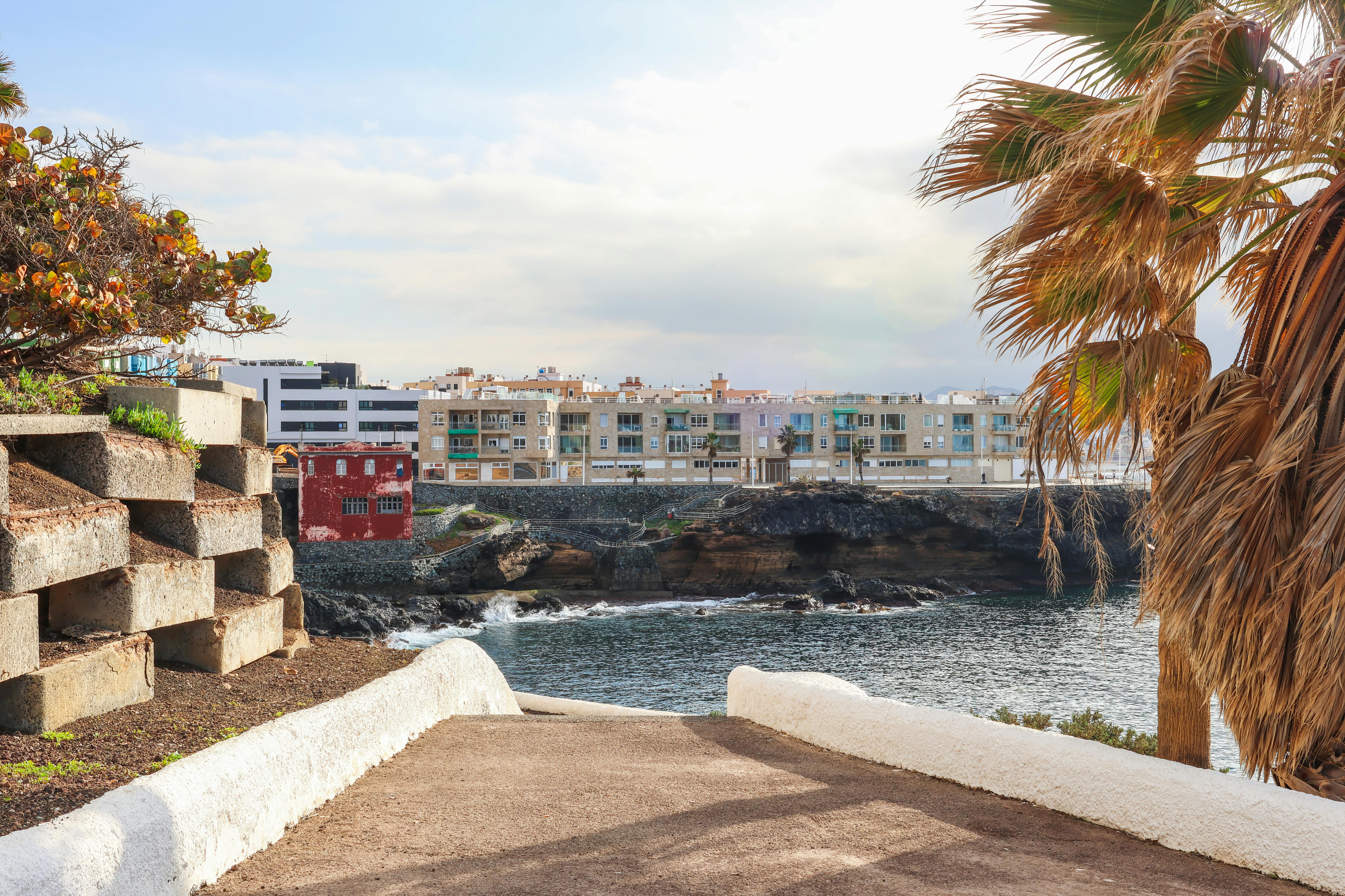 6960x4640 Coastal View in Las Palmas de Gran Canaria · Free