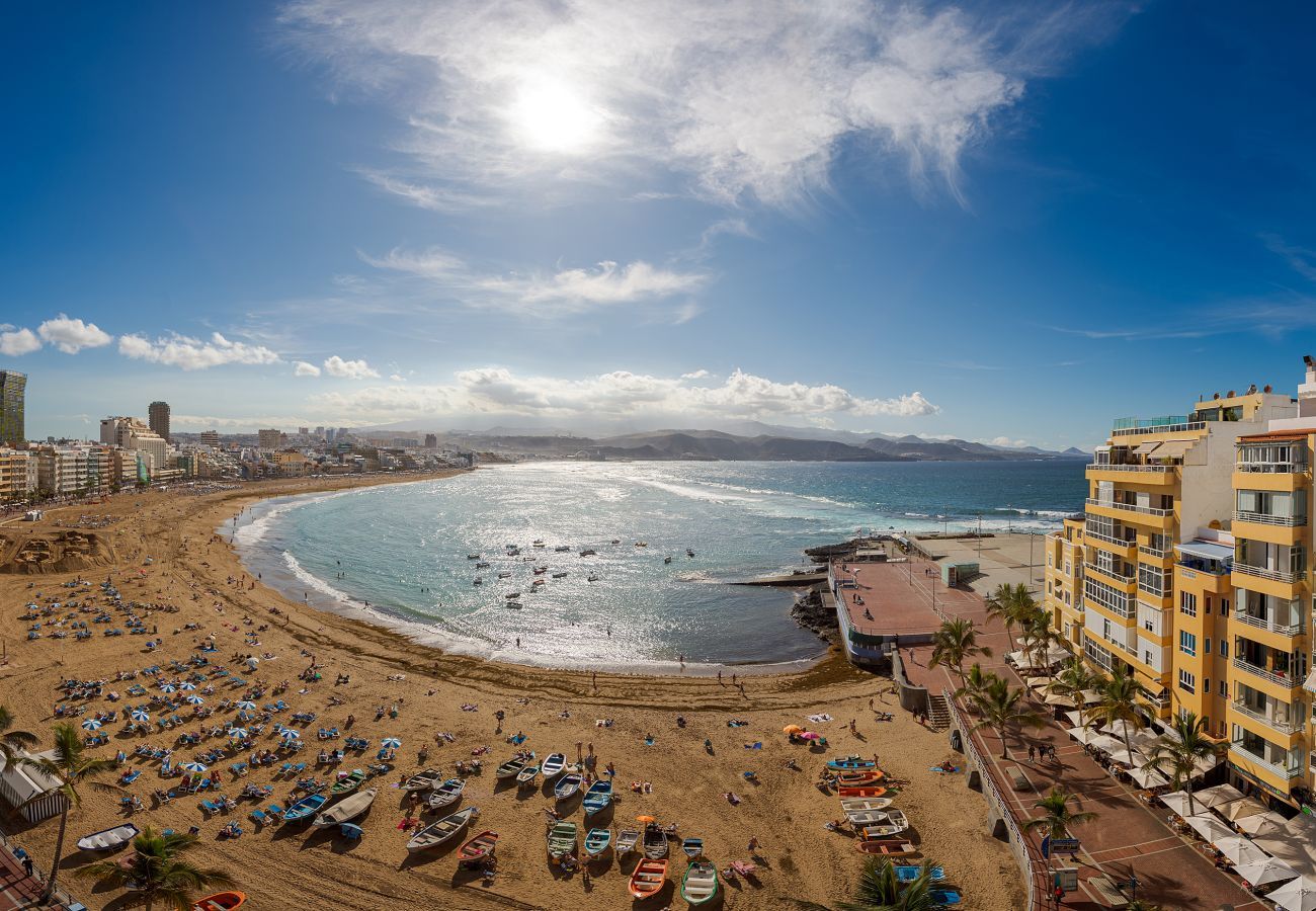1300x900 In Las Palmas, above the beach with spectacular views