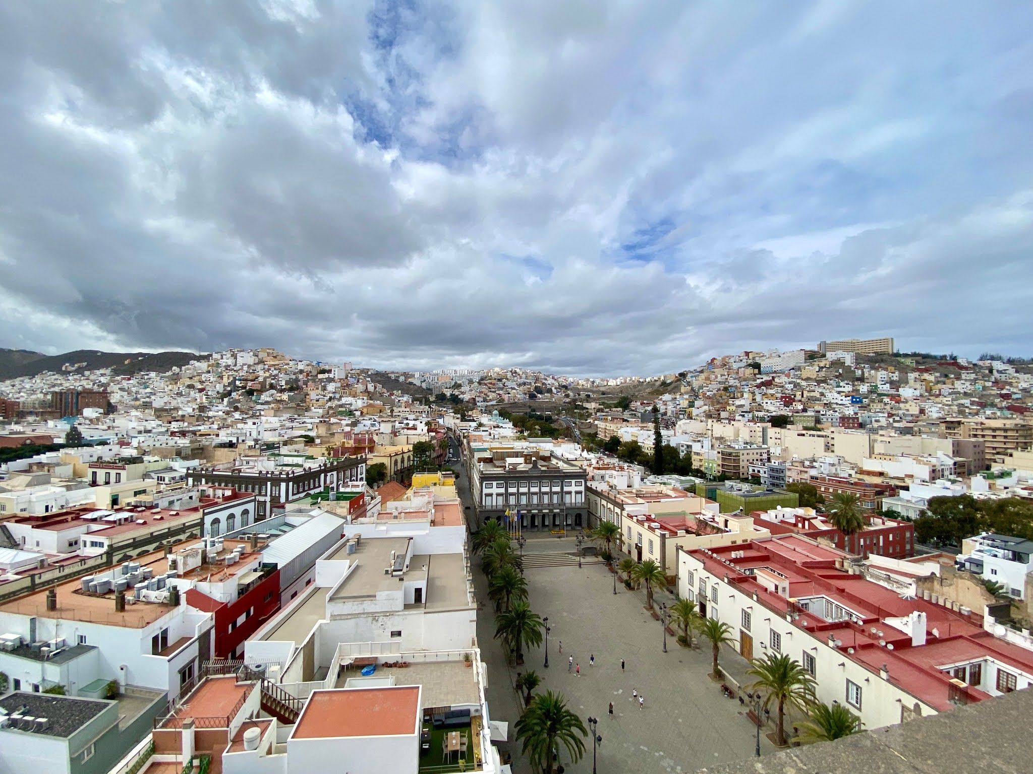 2048x1536 Las Palmas, Gran Canaria. Spain. Just Muddling Through Life