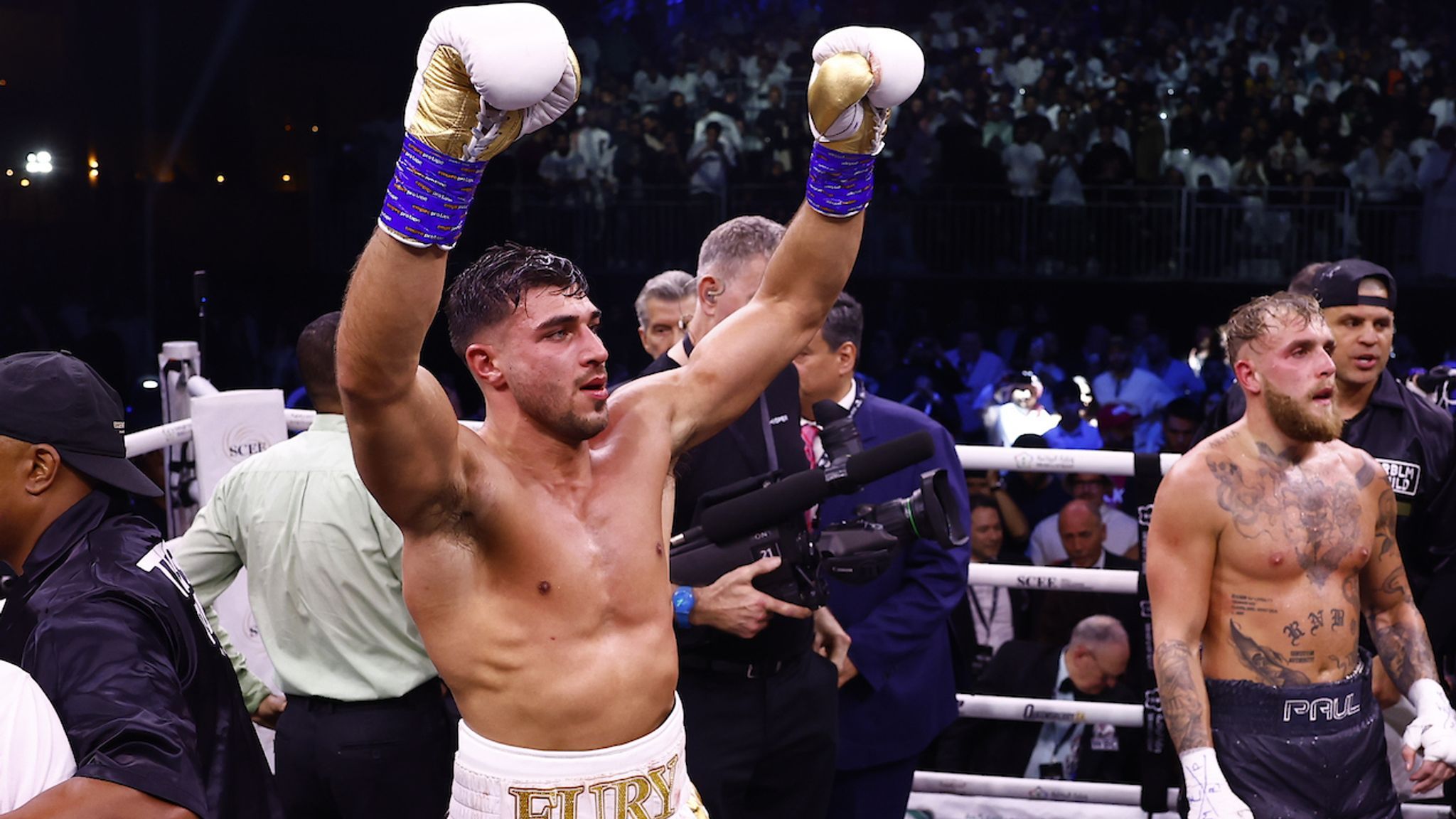2048x1152 Tommy Fury Beats Jake Paul But Has To Rise From The Canvas To Win Split Decision Victory In Saudi Arabia