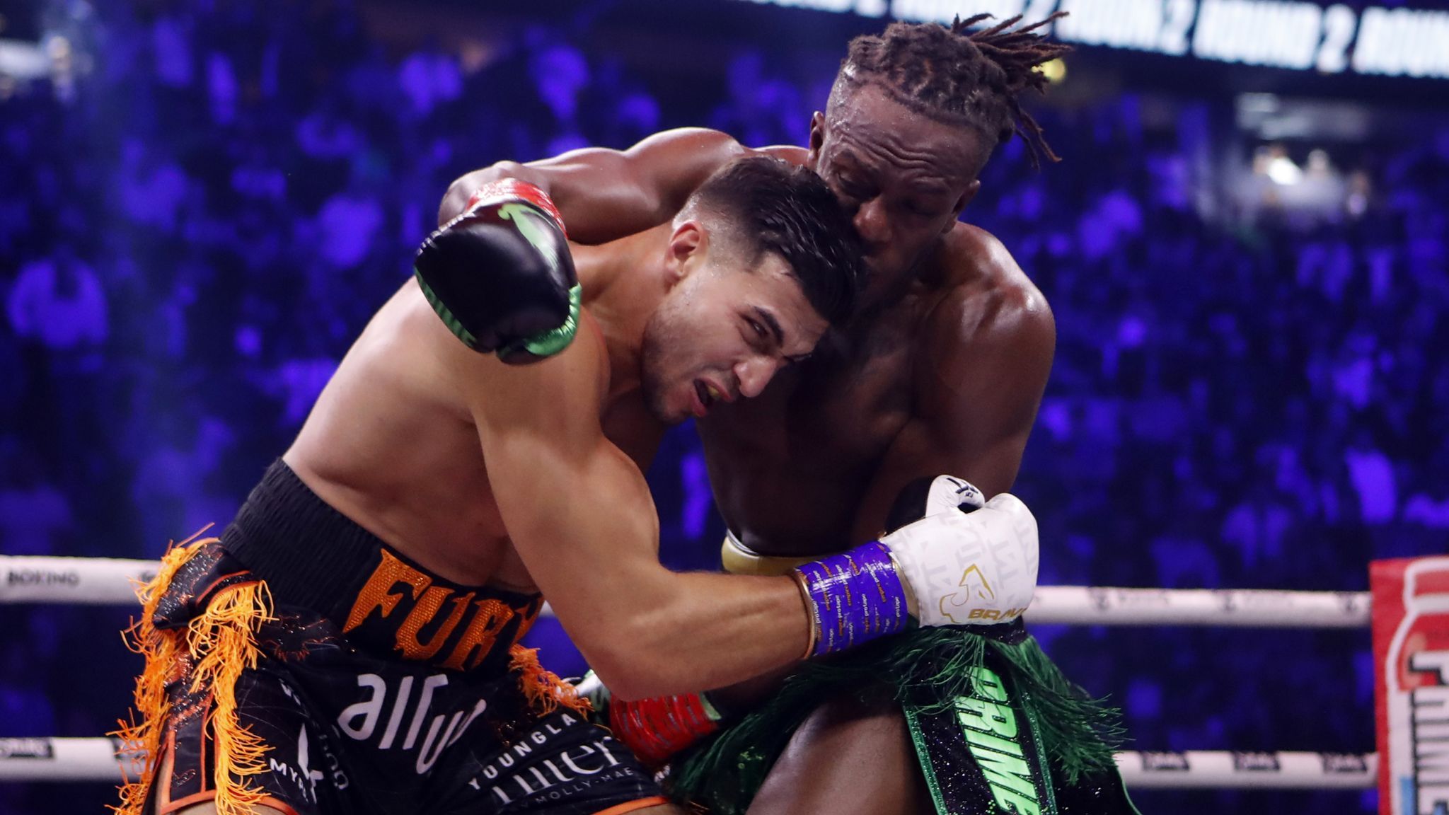 2048x1152 Tommy Fury defeats frustrated KSI by majority decision in controversial Manchester fight