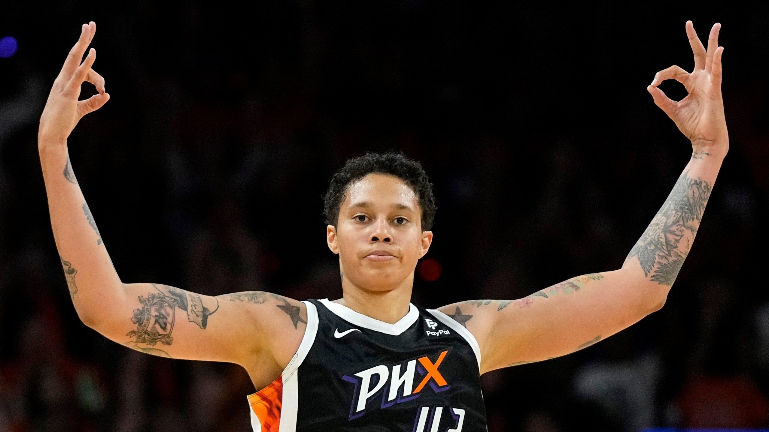 2560x1440 Brittney Griner gets rousing welcome in Phoenix home game after release from Russian prison