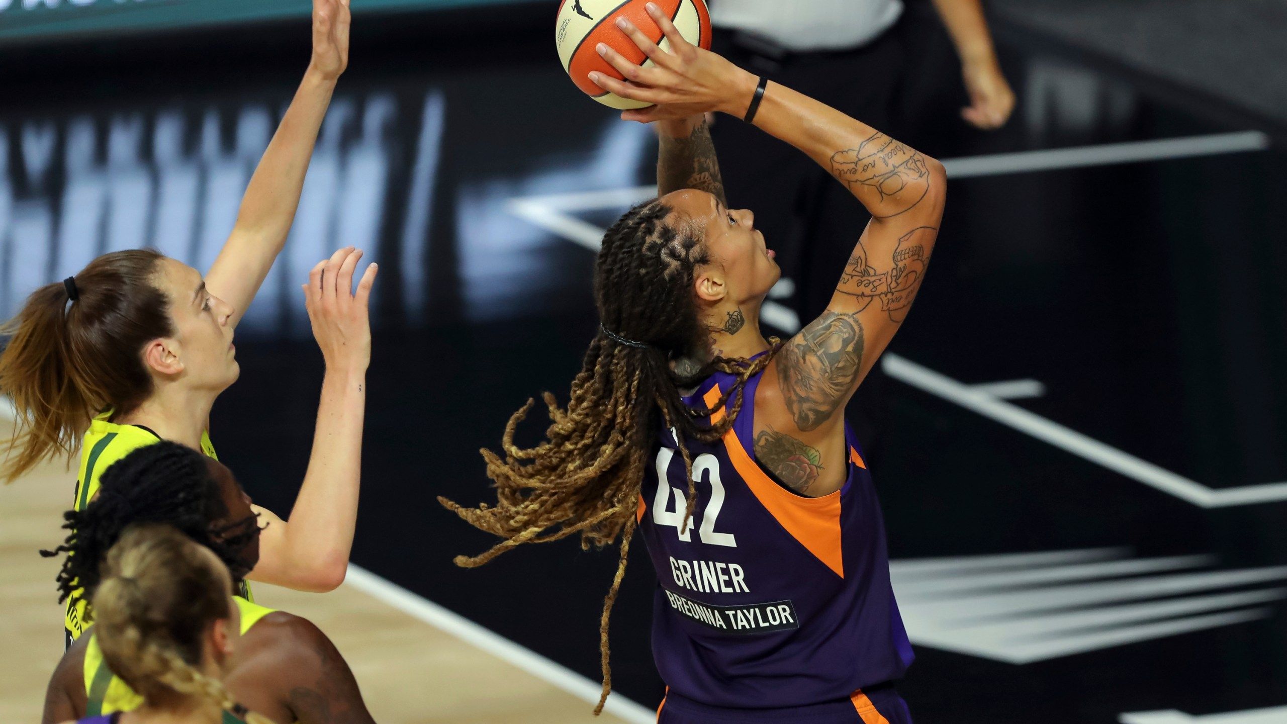 2560x1440 Brittney Griner leaves bubble for personal reasons. KRQE News 13