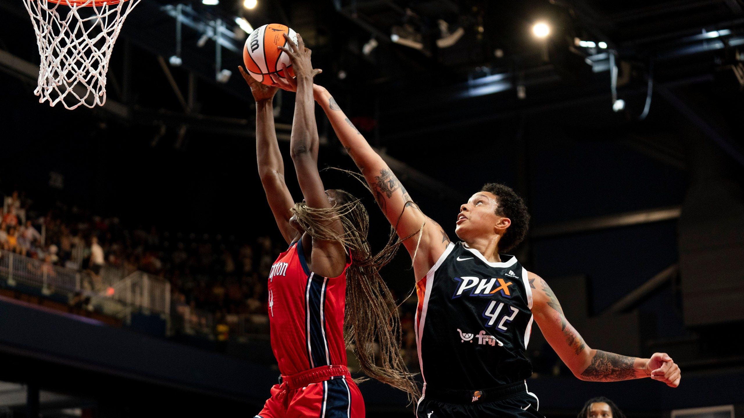 2560x1440 Brittney Griner won't travel for next 2 games to focus on her mental health, team says