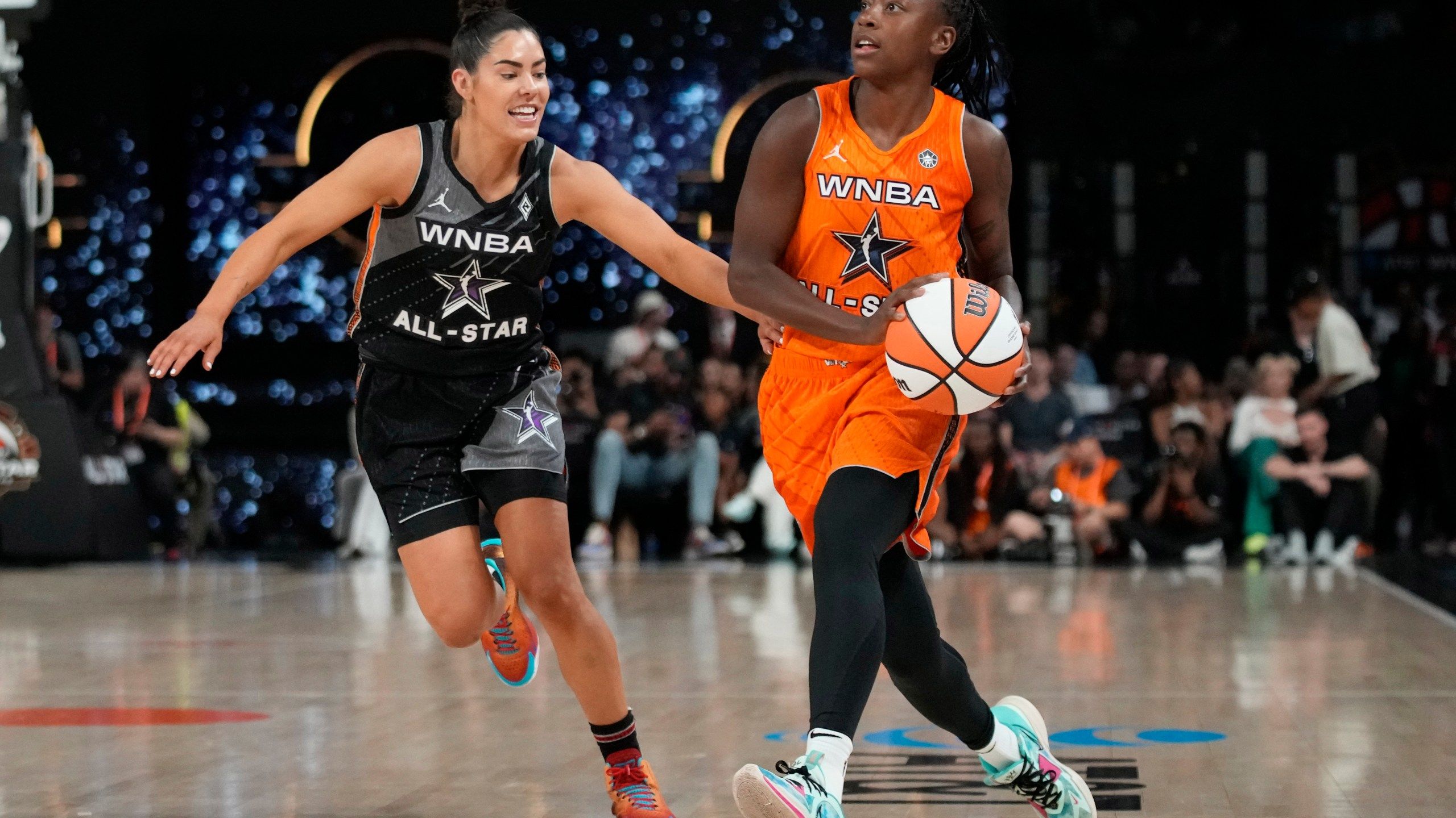 2560x1440 Brittney Griner Makes Emotional And Dominant Return To Record Setting WNBA All Star Game