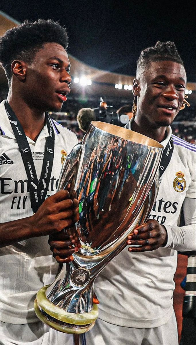 683x1200 Aurelien Tchouameni and Eduardo Camavinga