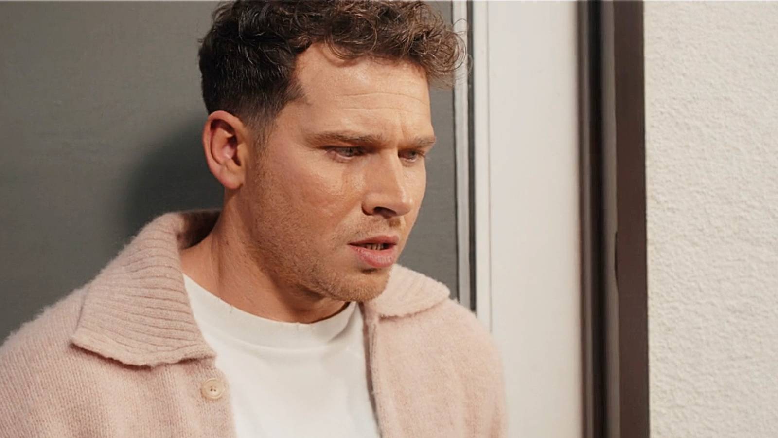 1600x900 9 1 1's Oliver Stark Weighs In On Whether Buck Could The 118's Next Captain
