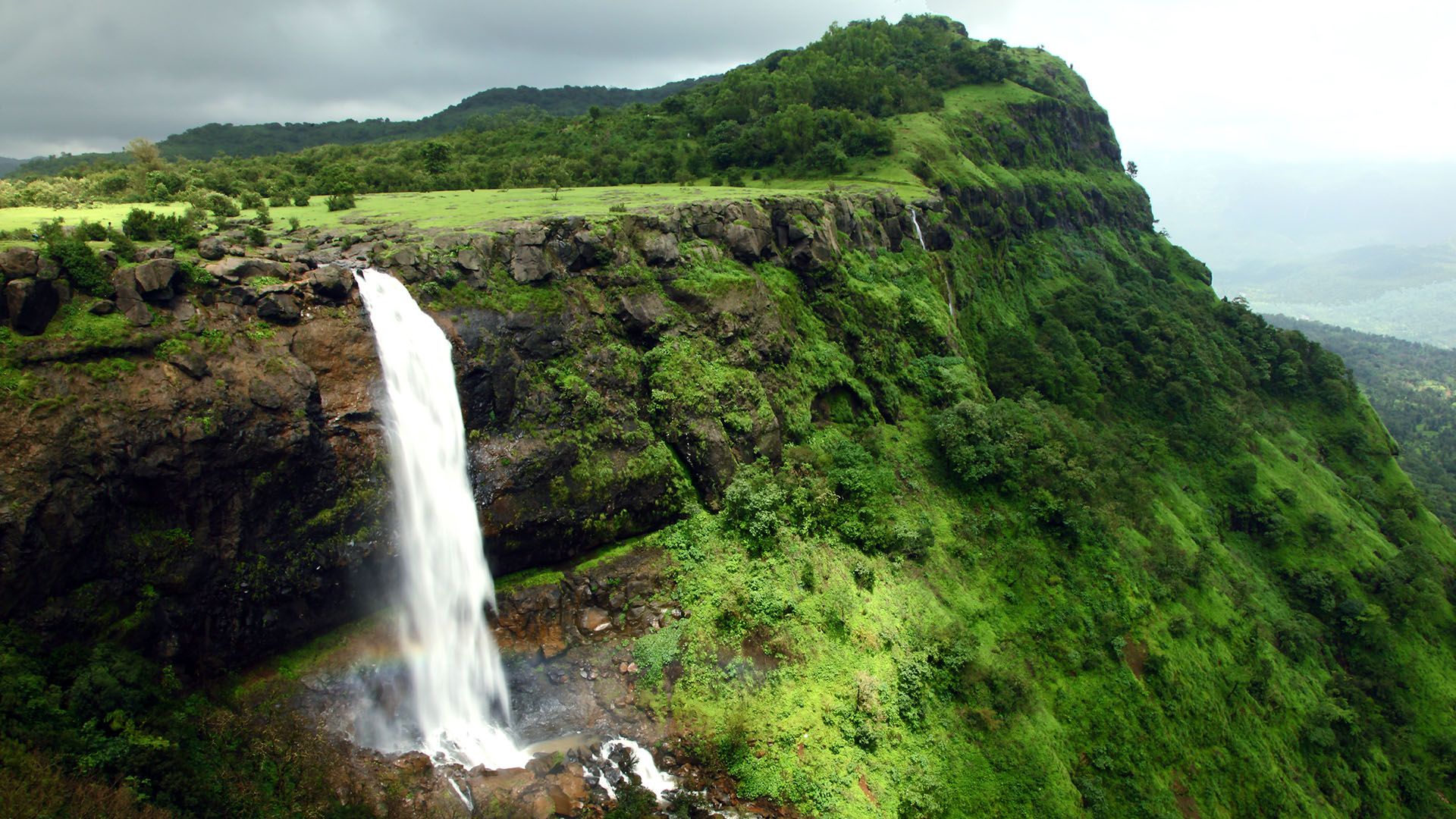1920x1080 Madhe Ghat Waterfall, Pune, Maharashtra, India. Windows Spotlight Image