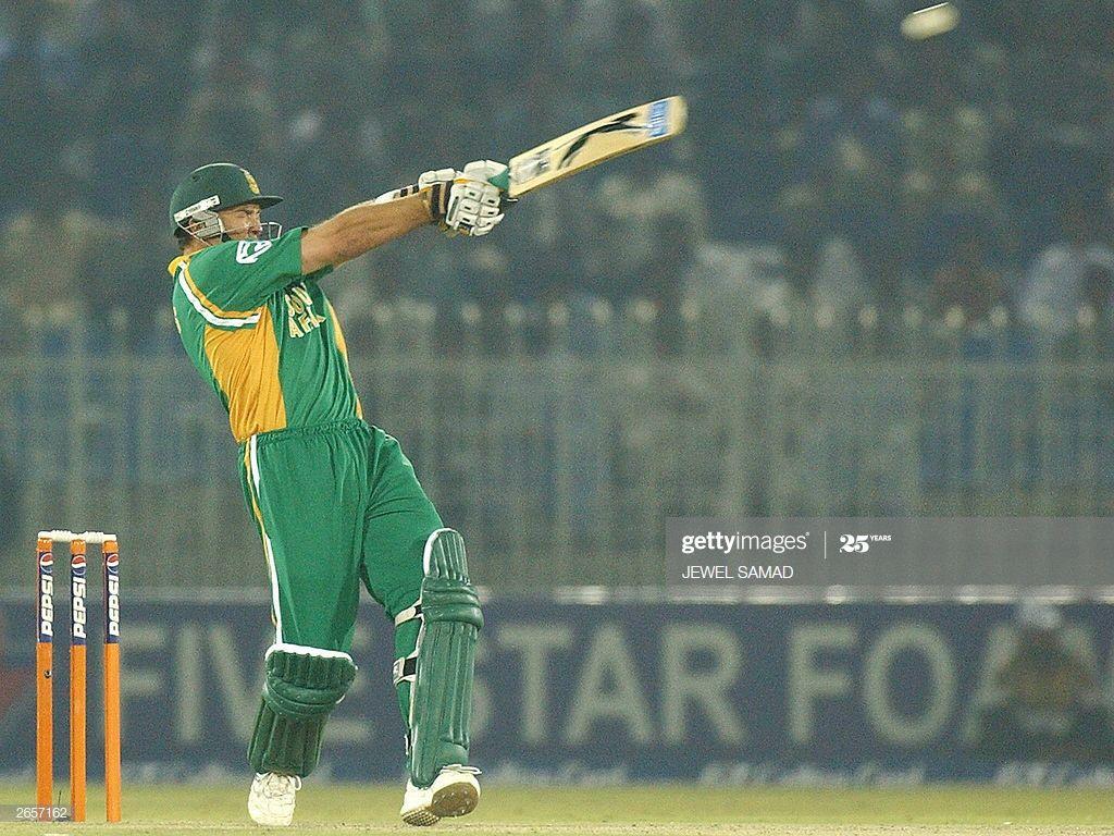 1024x768 South African batsman Jacques Kallis hits a boundary off Pakistani