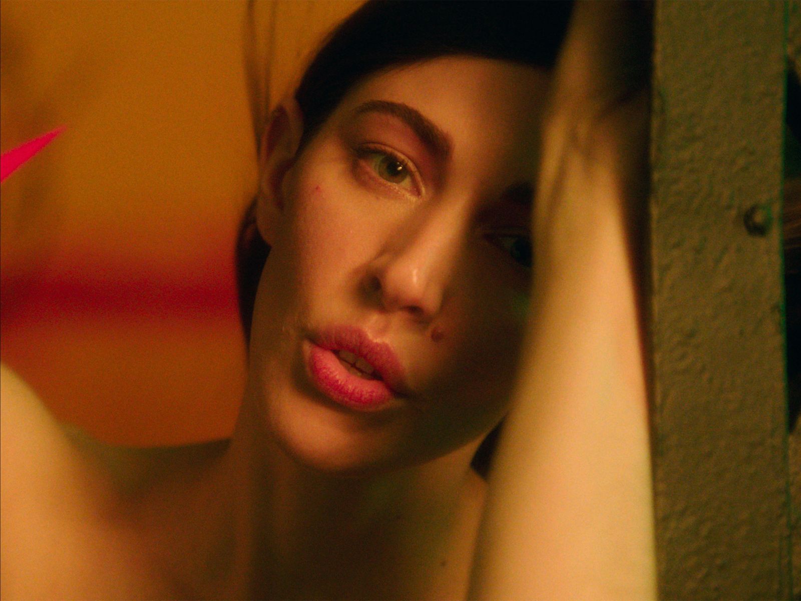 1600x1200 Step Into the Surreal New World of Caroline Polachek's First Solo Track