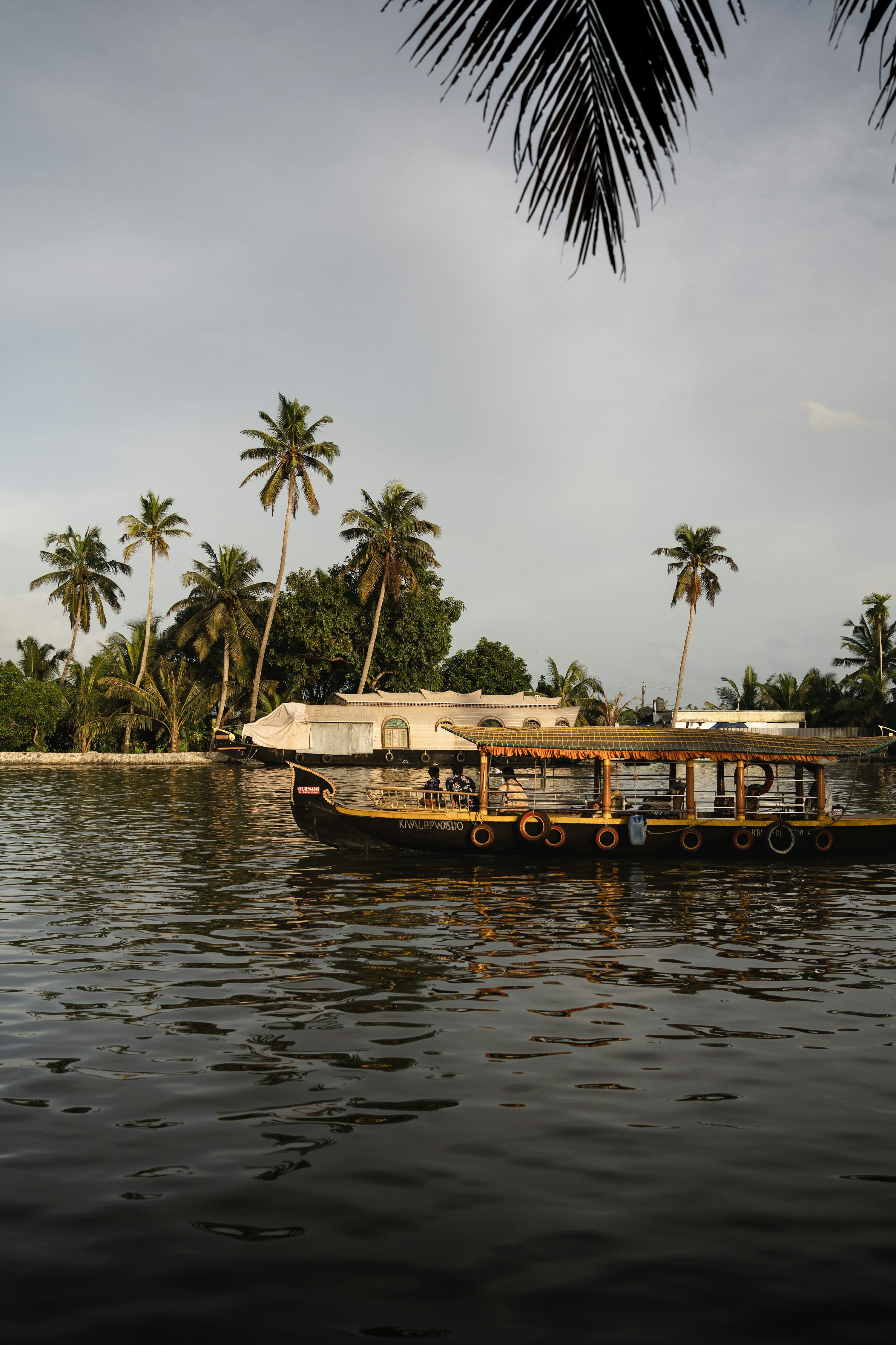3000x4500 A group of boats floating on top of a river photo