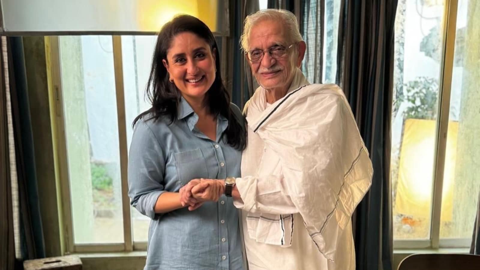 1600x900 Kareena Kapoor Khan Meets Gulzar, Shares Photo With Legendary Lyricist. Check Out
