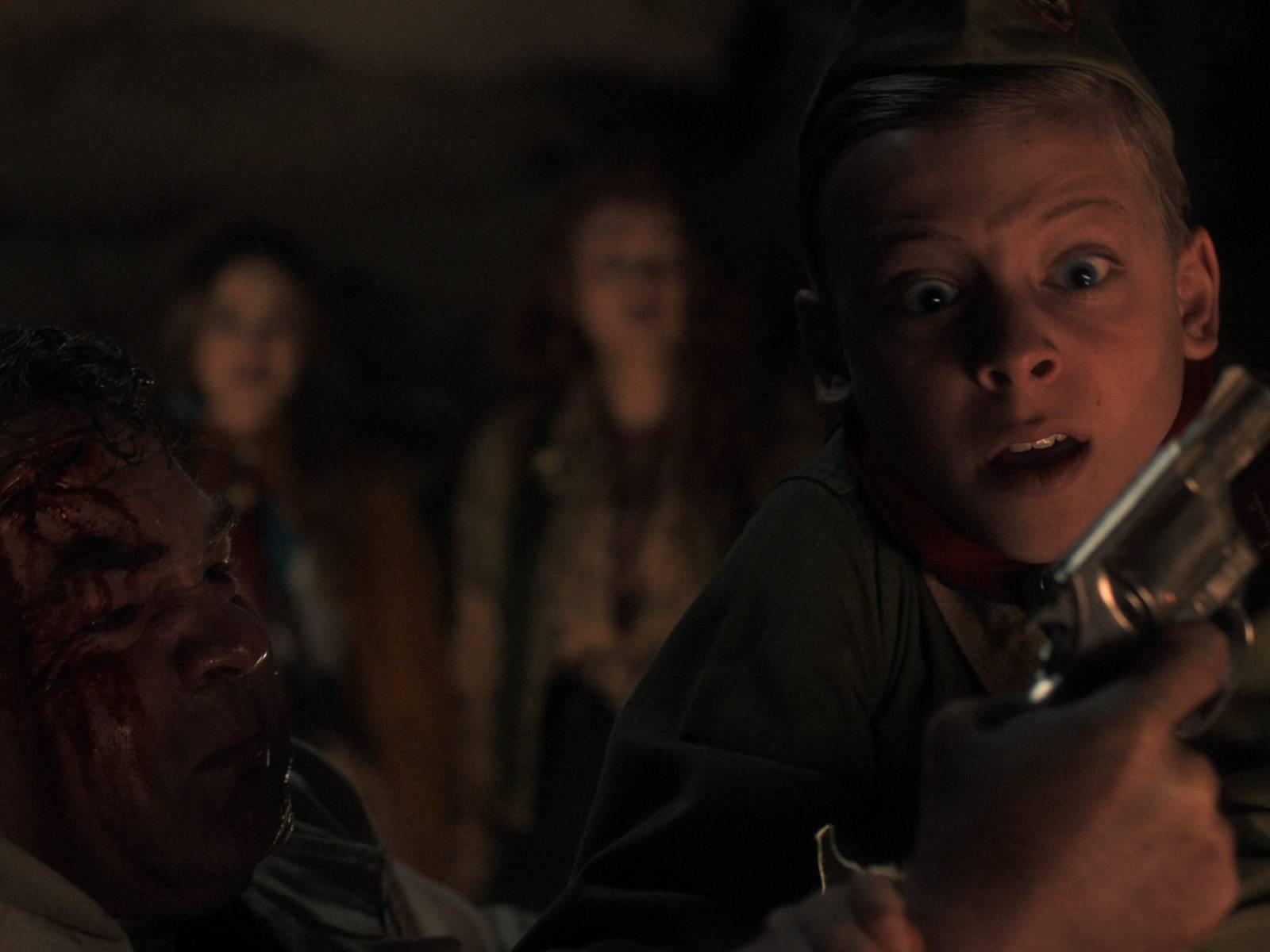 1600x1200 What did Henry find in the briefcase he opens in Stranger Things season 5? The answer isn't in the show