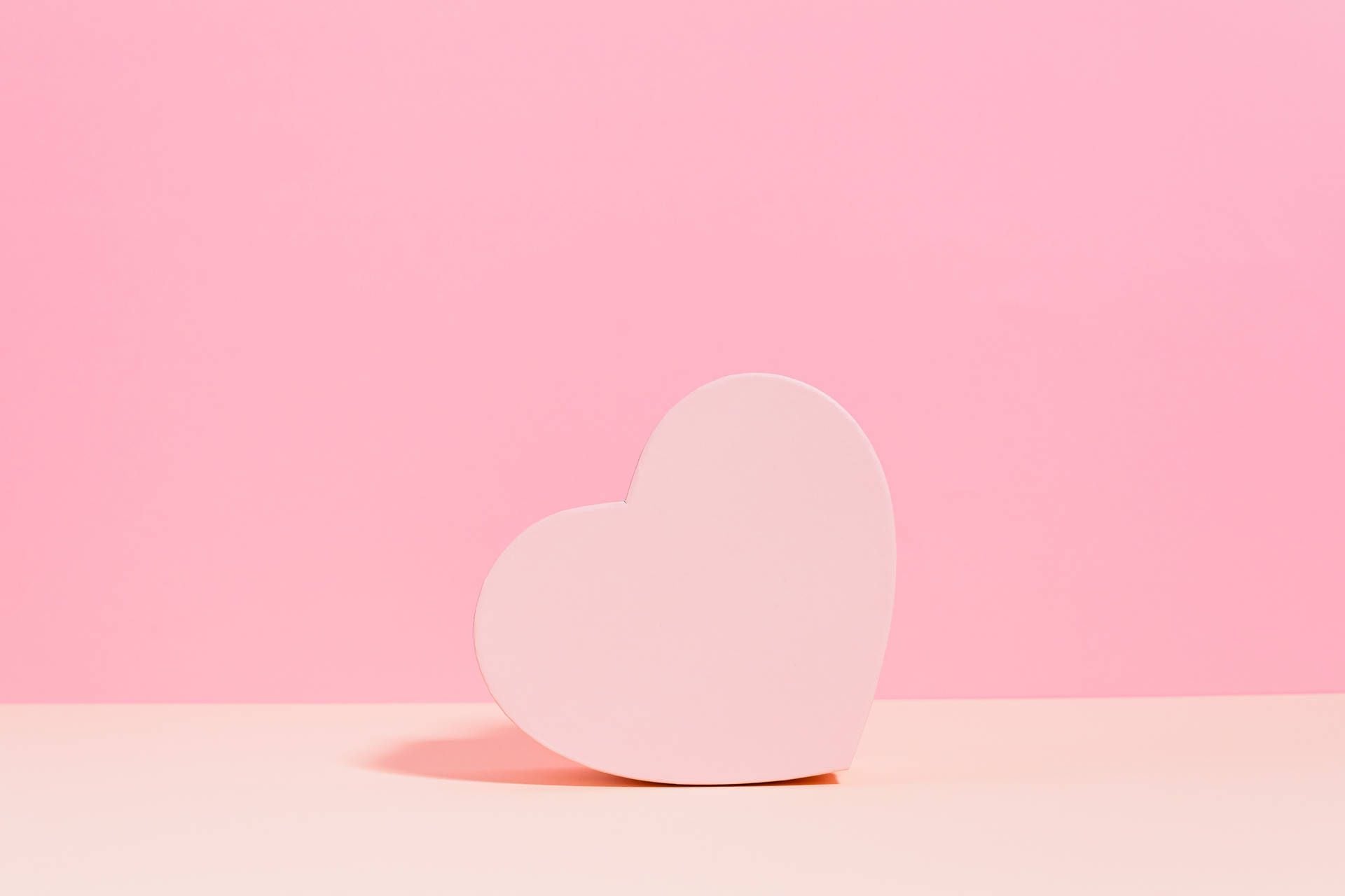 1920x1280 Download 4K Tablet Pink Heart Wallpaper