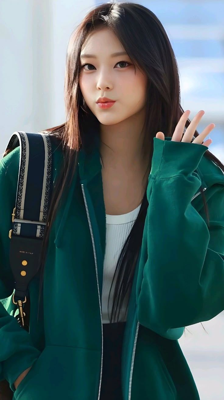 736x1309 Wallpaper Haerin NewJeans HD, Lockscreen Haerin NewJeans HD
