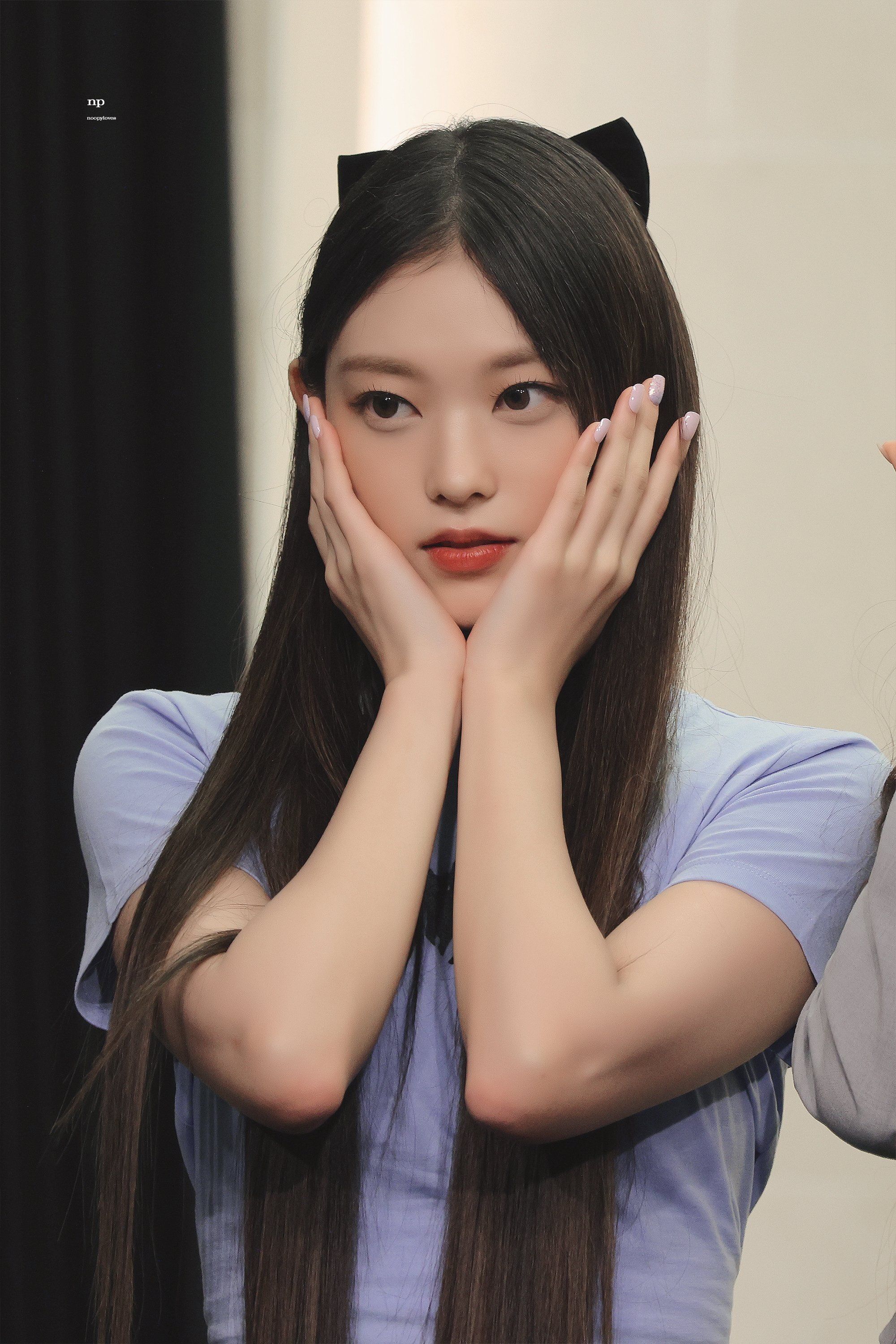 2000x3000 Kang Haerin Wallpaper