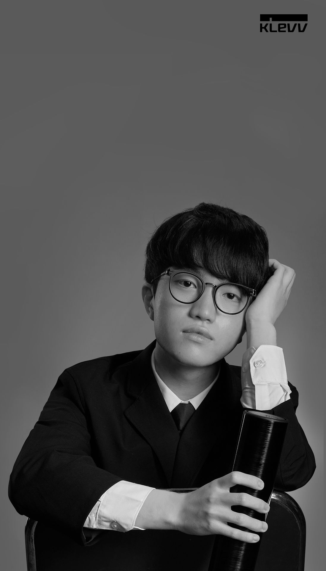 1098x1920 KLEVV Your hands