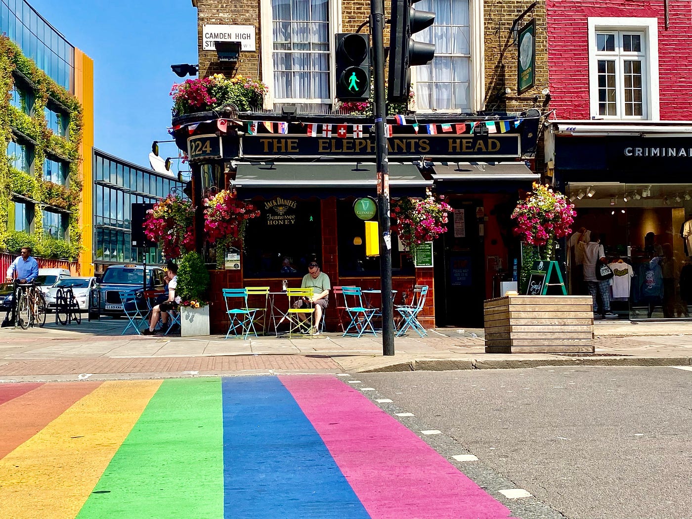1400x1050 Camden Town in London