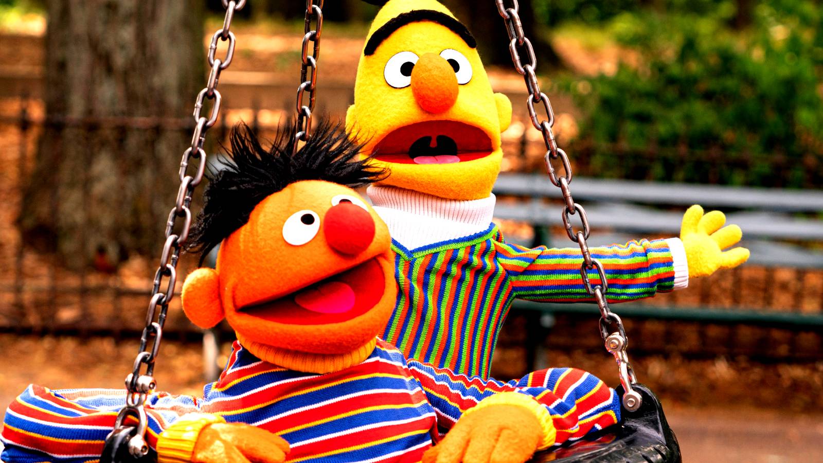 1600x900 Sesame Street Cosplay Brings Bert & Ernie To Life With Surprising Dedication