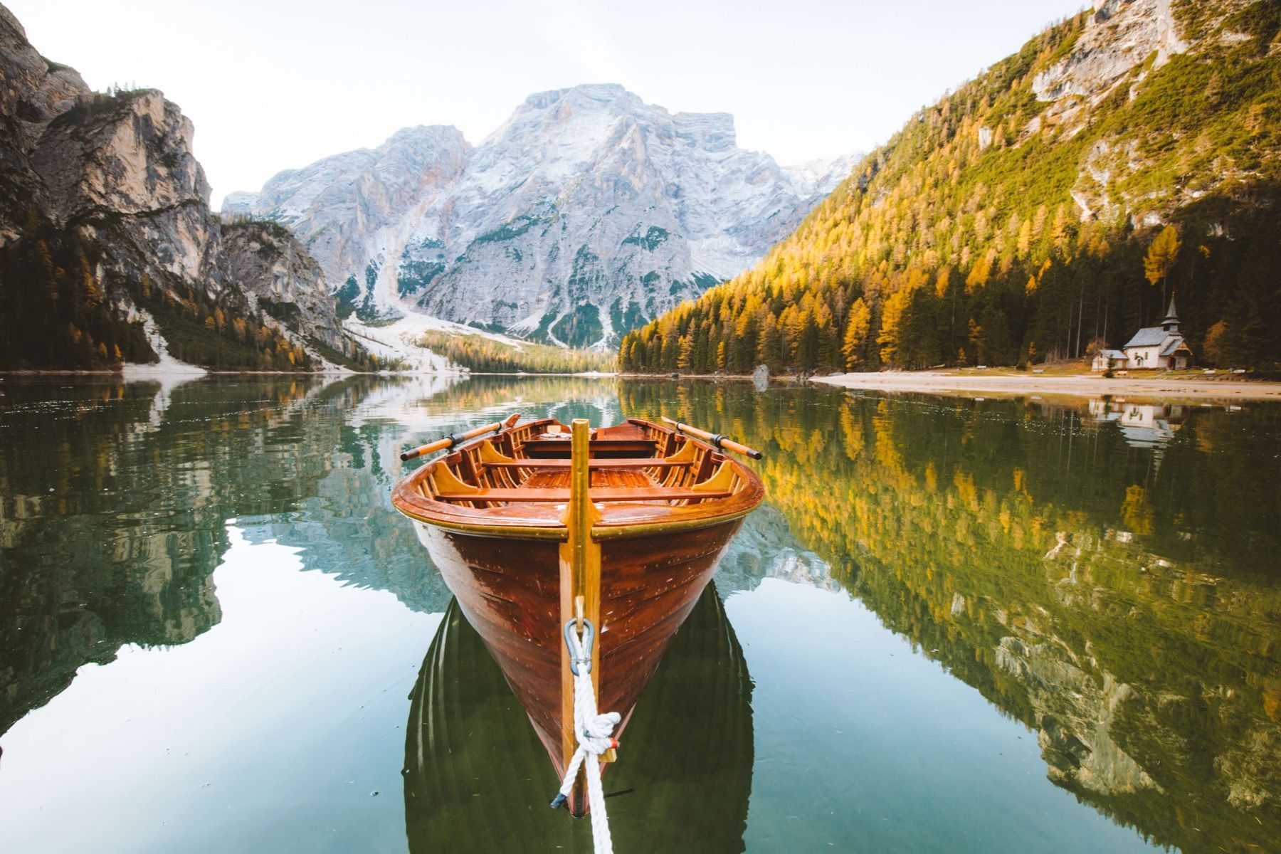 1800x1200 Wallpaper Mural boat in lake